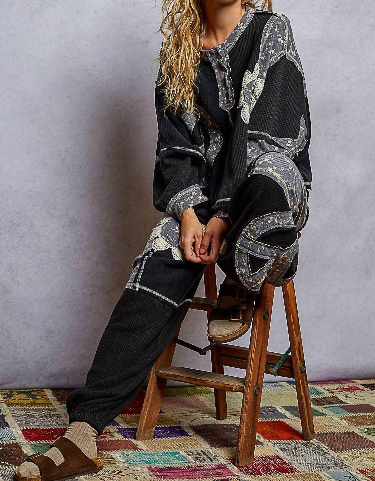 Pol - Crew Neck Peace Patch Floral Knit Top