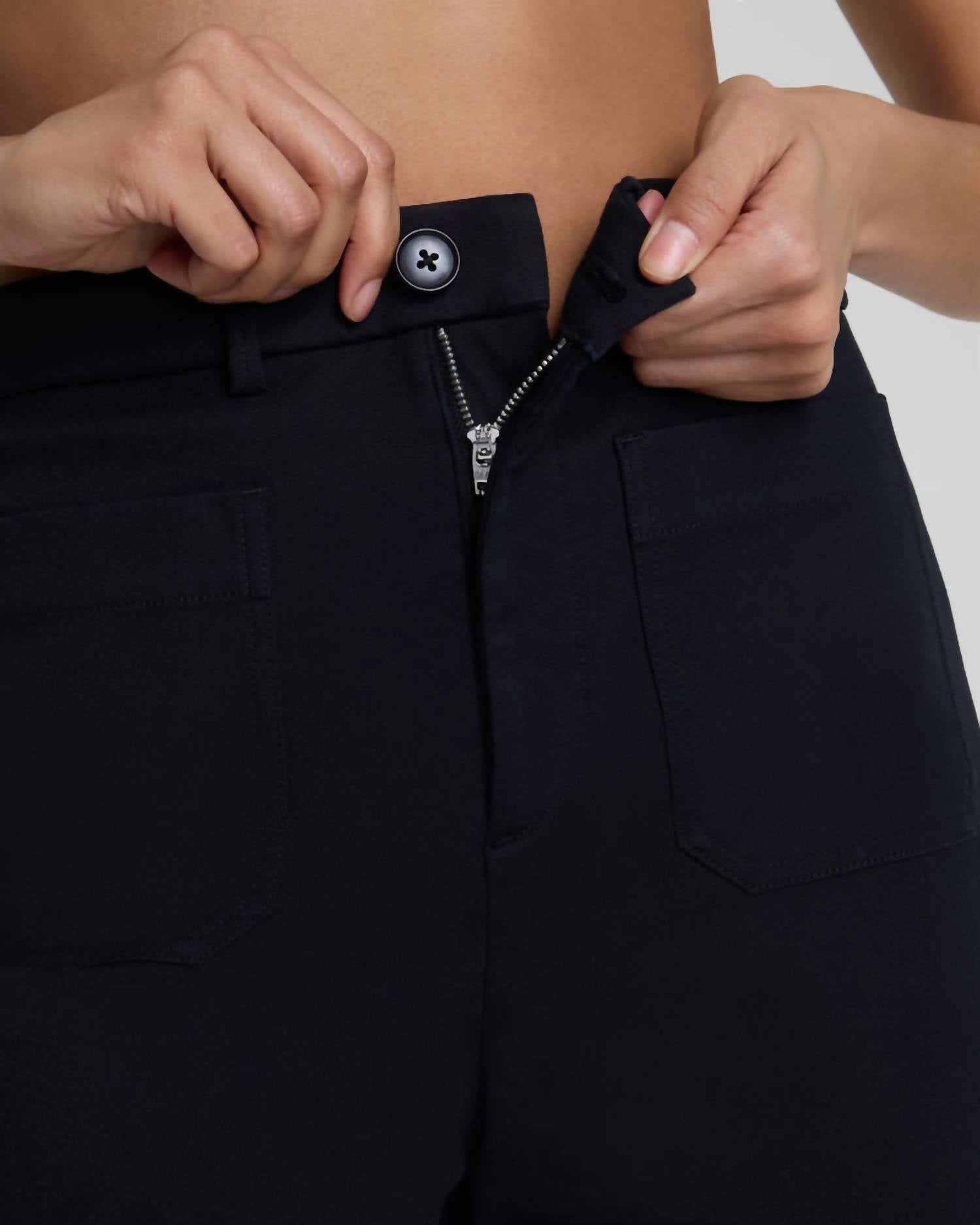 Spanx - Patch Pocket Twill Short