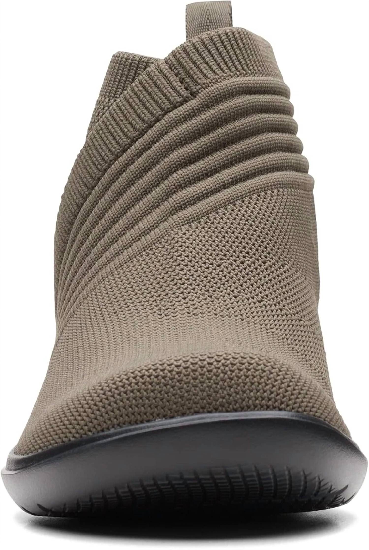 Clarks - Women's Sashlyn Mid Ankle Boots