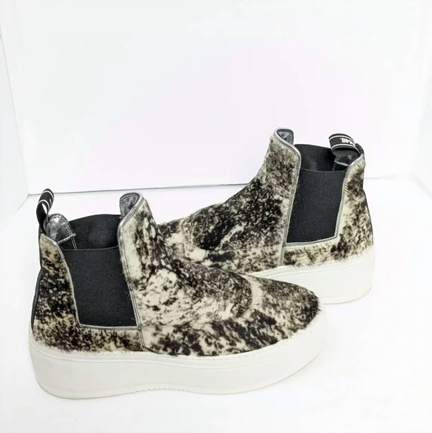 P448 - Women's Lucy Platform Sneaker