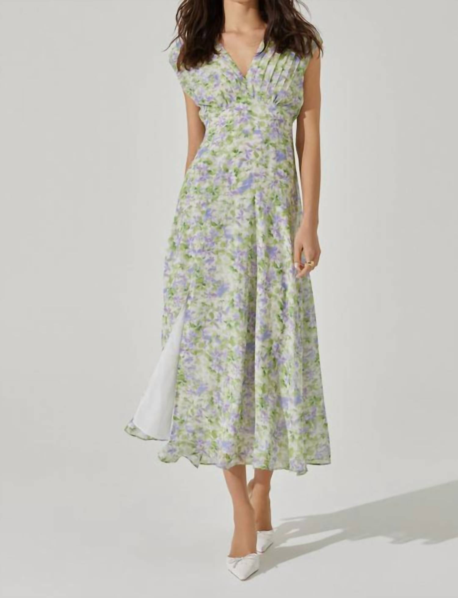 Astr - V-neck Pleated Floral Midi Dress
