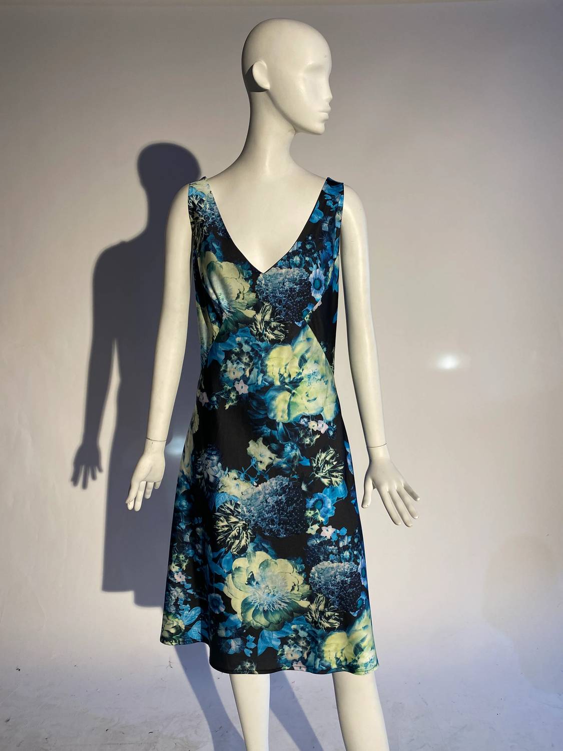 Kevan Hall - Floral V-Neck Slip Dress
