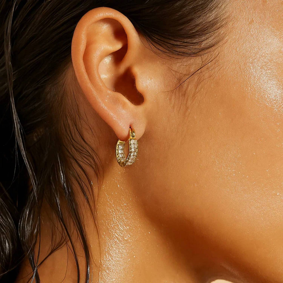 Ellie Vail - Women's Lyndsay Huggie Hoop Earring