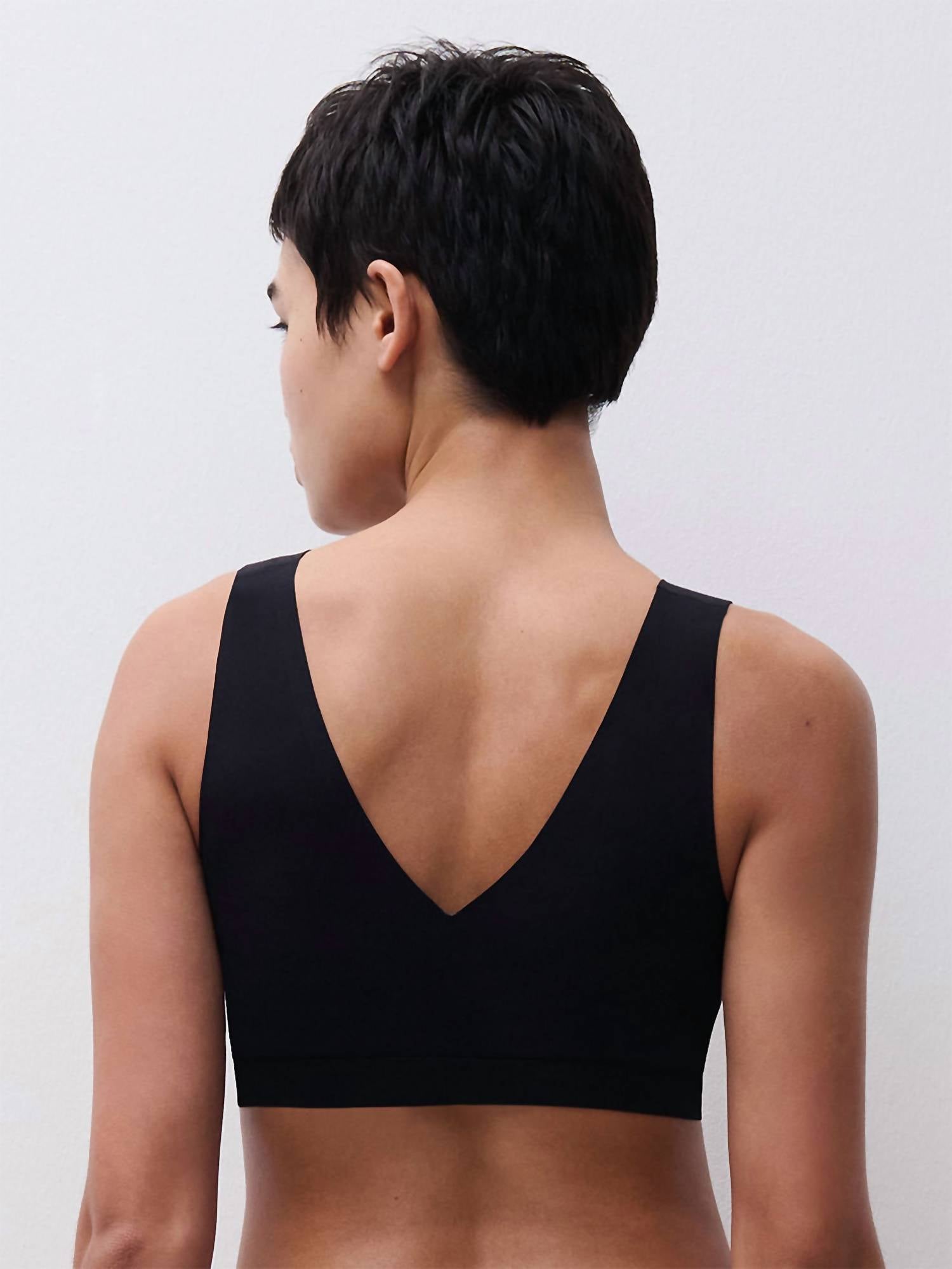Chantelle - Softstretch Padded V-neck Wireless Bra Top