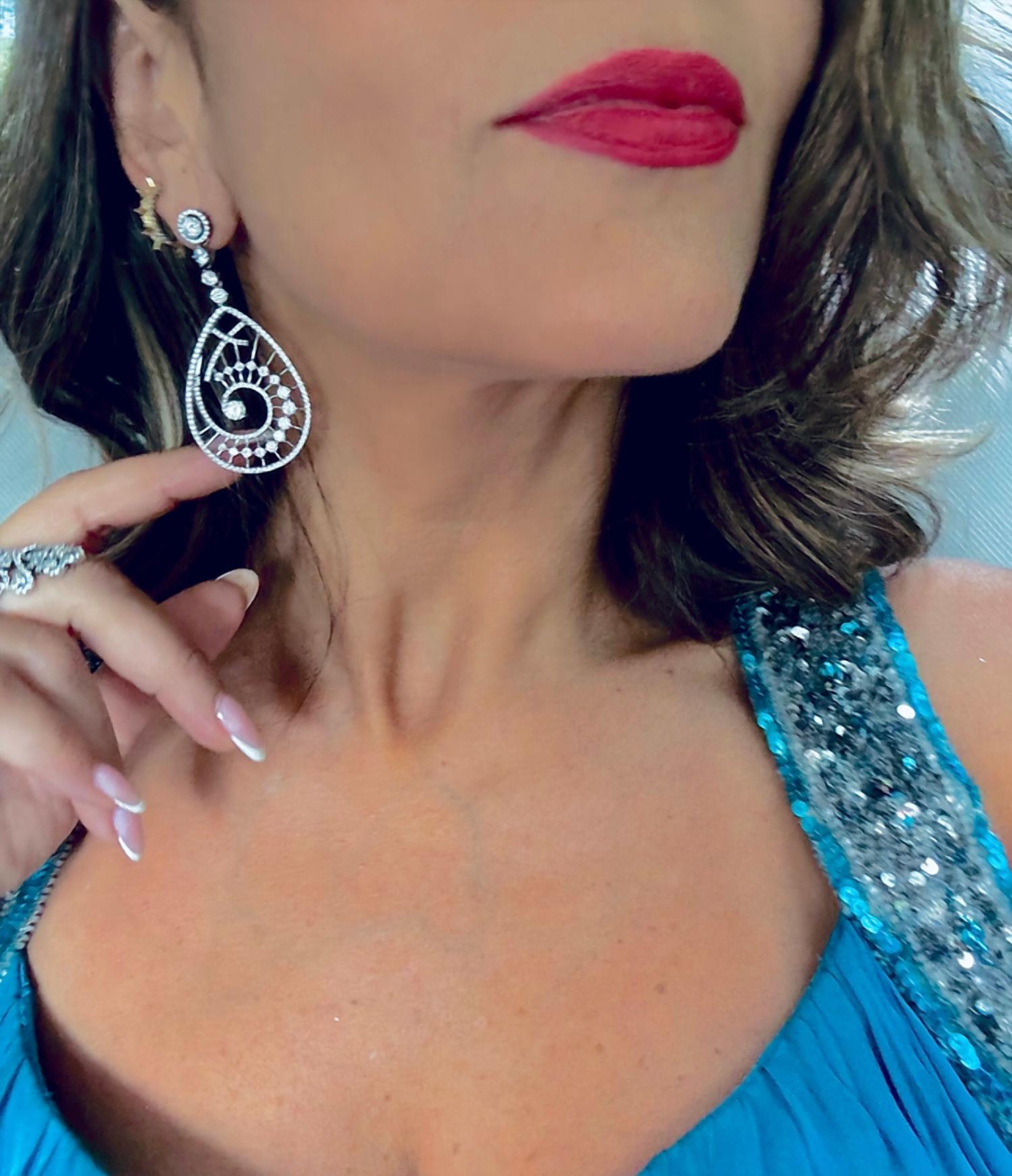 Avenue Chic - Women's Snail Earrings