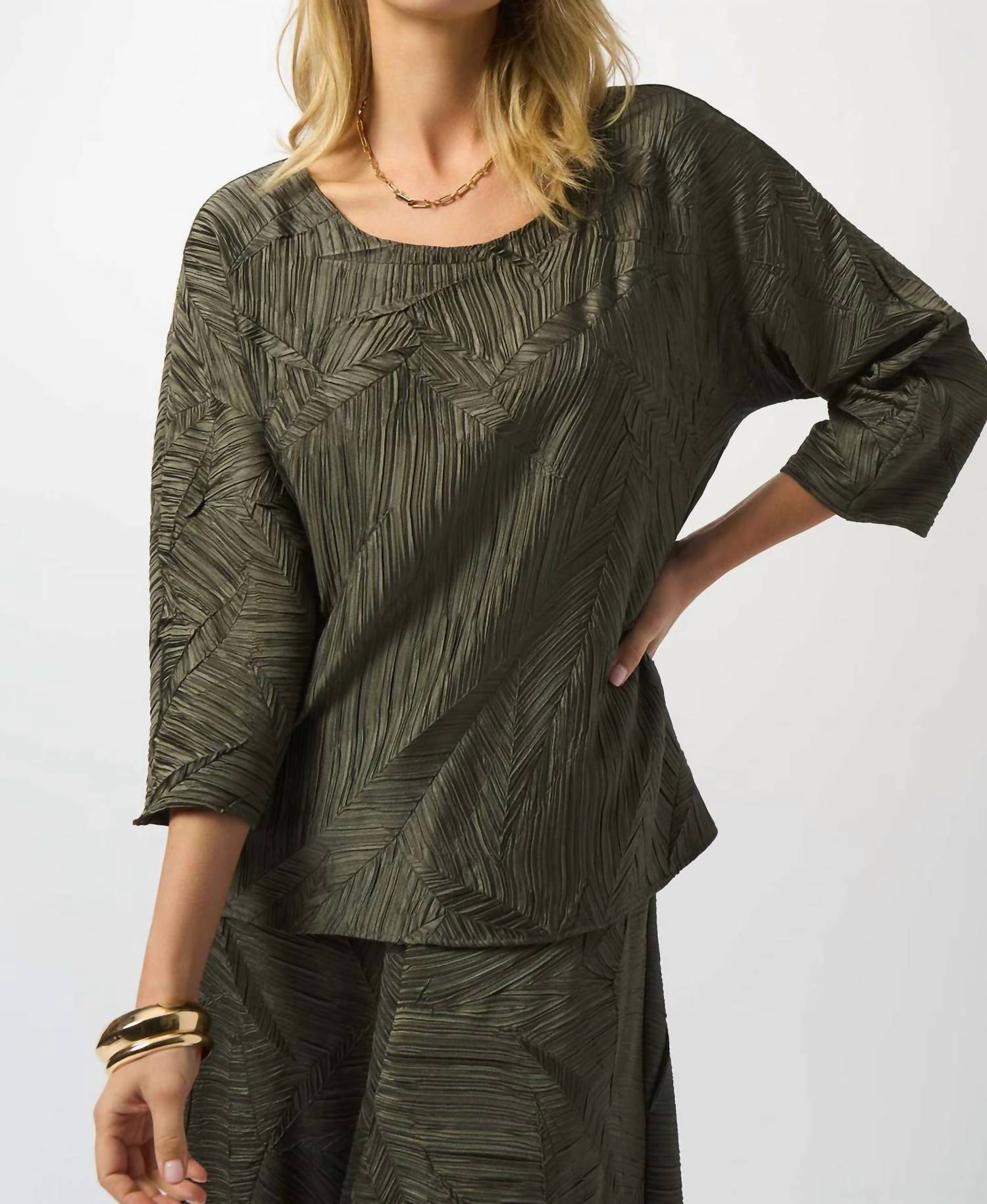 Joseph Ribkoff - Pleated Scoop Neckline 3/4 Sleeves Boxy Top