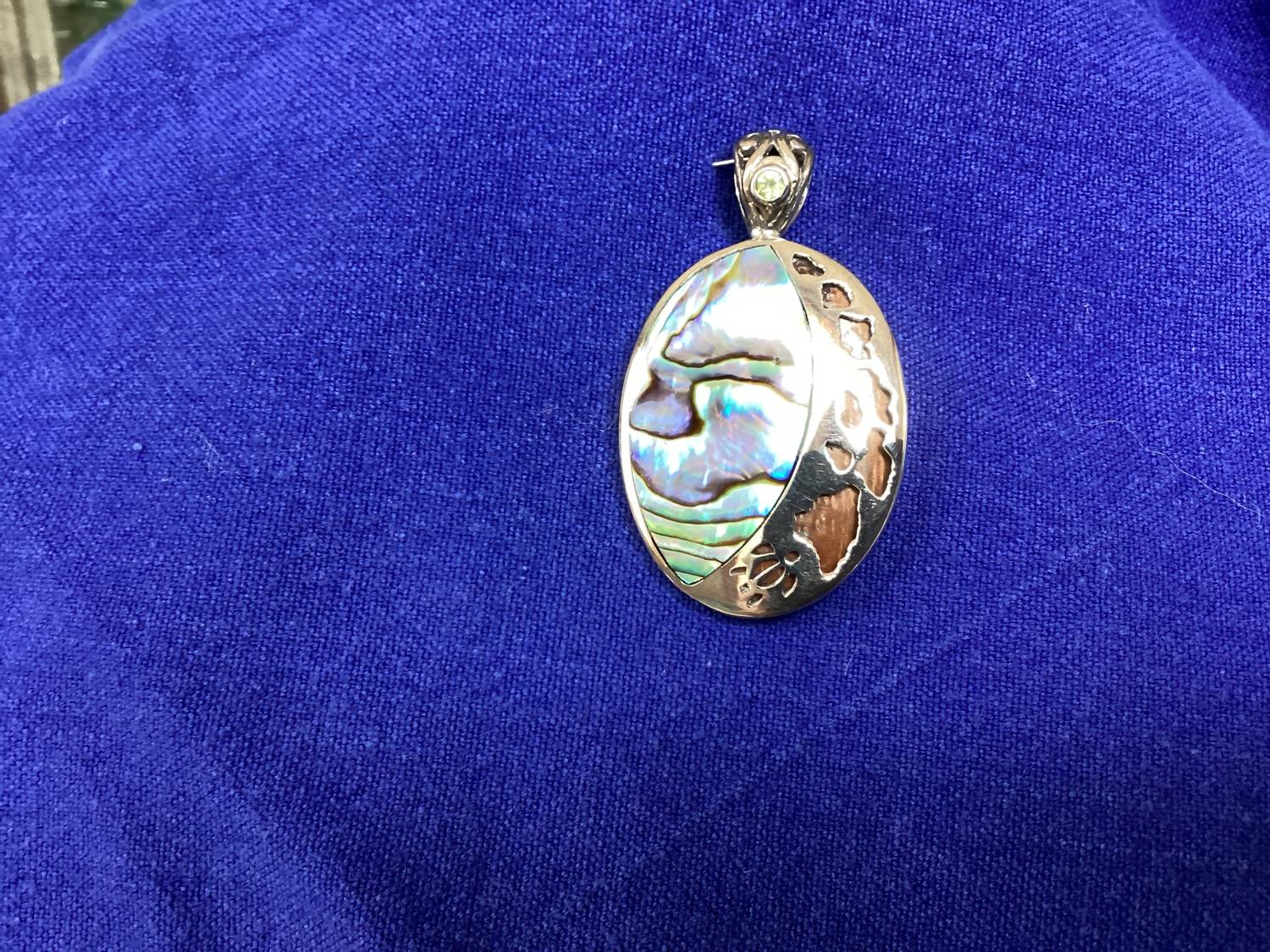 Ted Daily - Women's Hawaii Chain Large Pendant