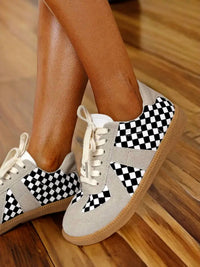 1 The Woman - Women's Checkerboard Patchwork Sneaker