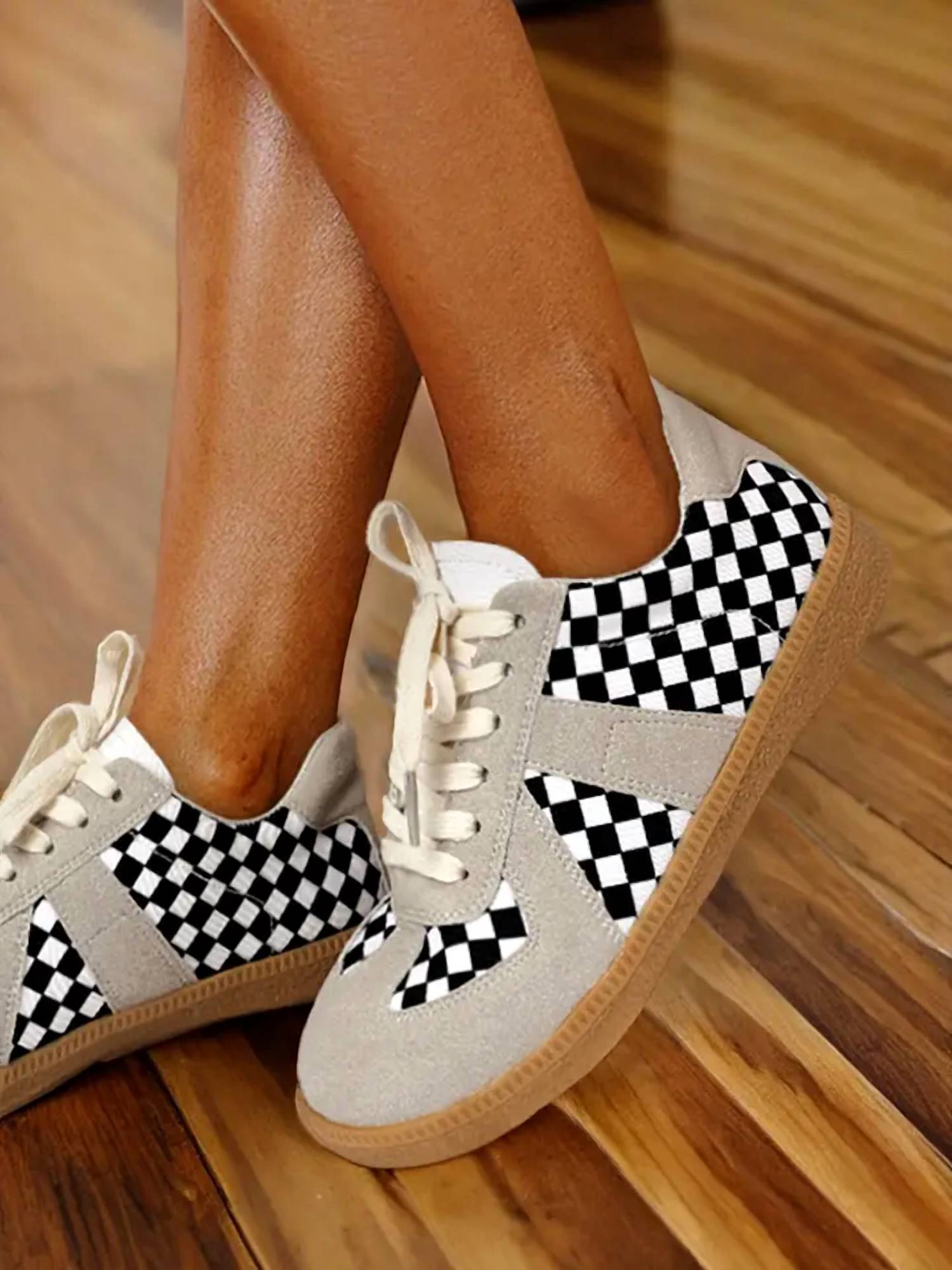 1 The Woman - Women's Checkerboard Patchwork Sneaker