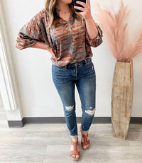 Entro - Pattern V-neck Blouse