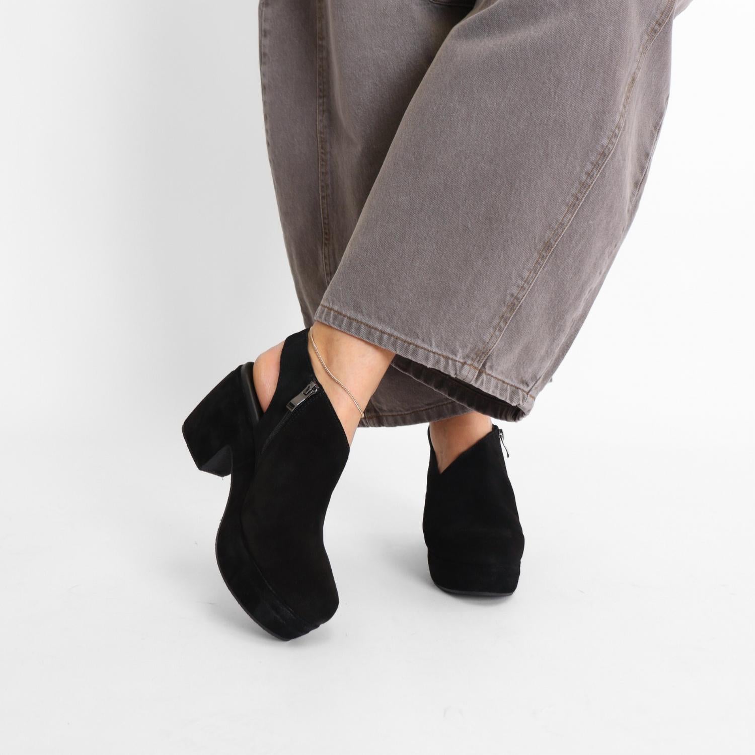 Antelope - Women's Vida Suede Platform Clogs