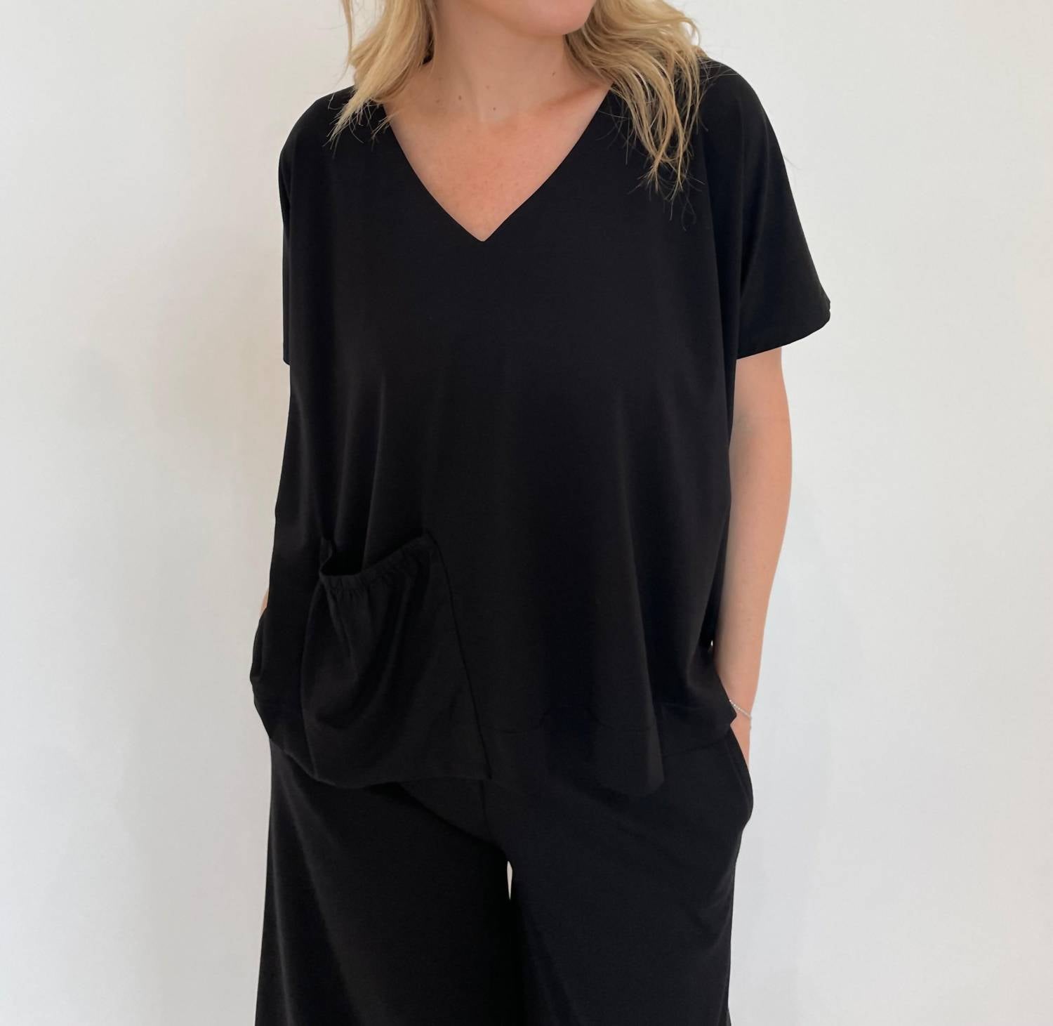 Ozai N Ku - Ava V-neck Pocket Short Sleeve Top