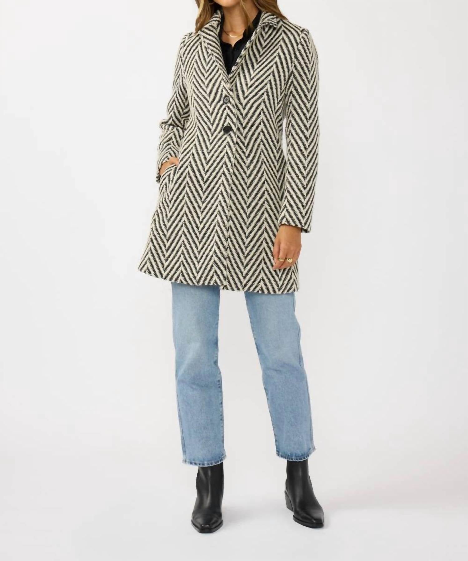Lovestitch - Notched Lapel Long Sleeve Coat