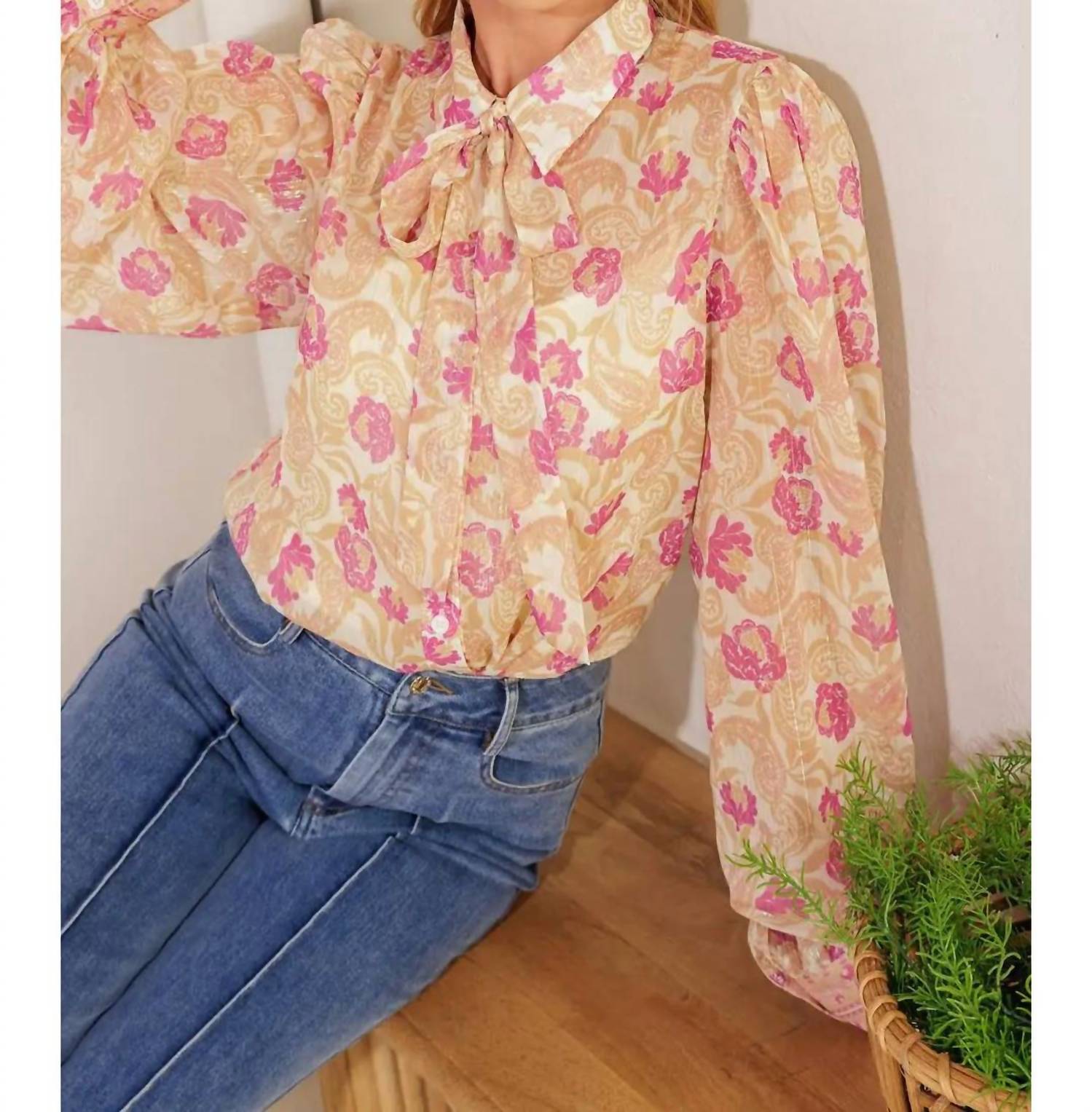 Flying Tomato - Floral Printed Woven Blouse
