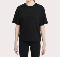 Nike - Sportswear Essentials Tee