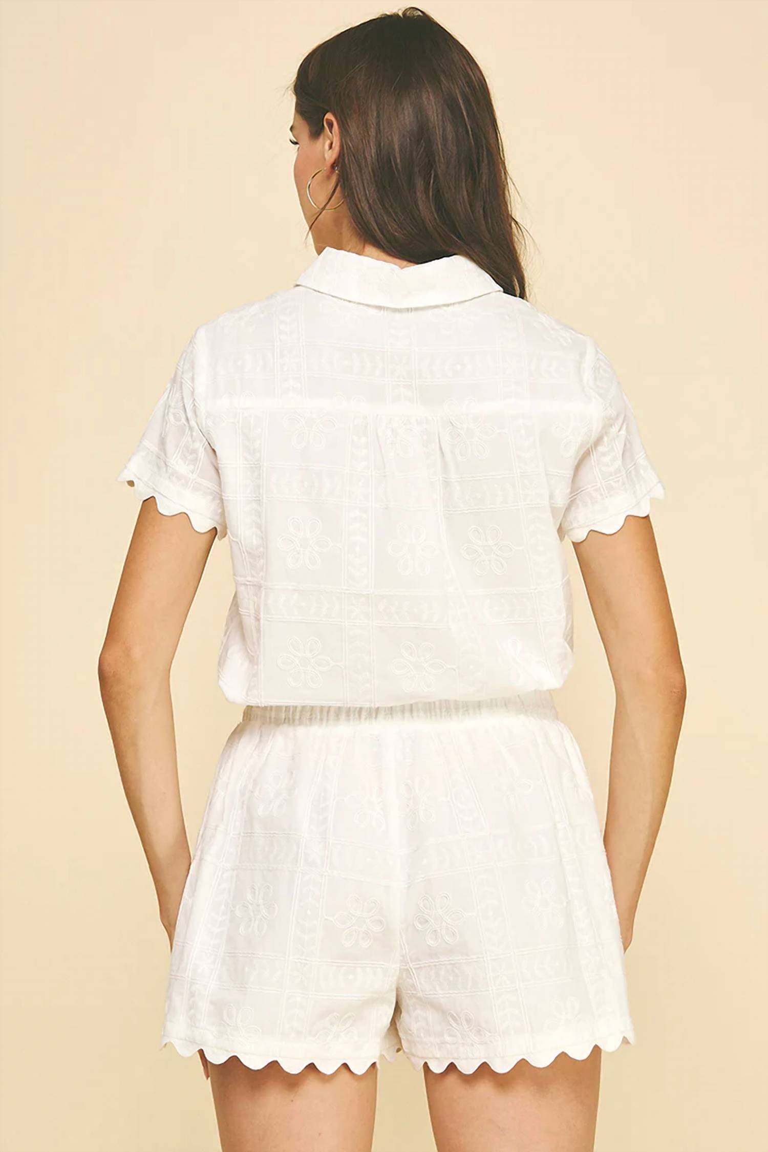 Pinch - Embroidery Detailed Wide Short