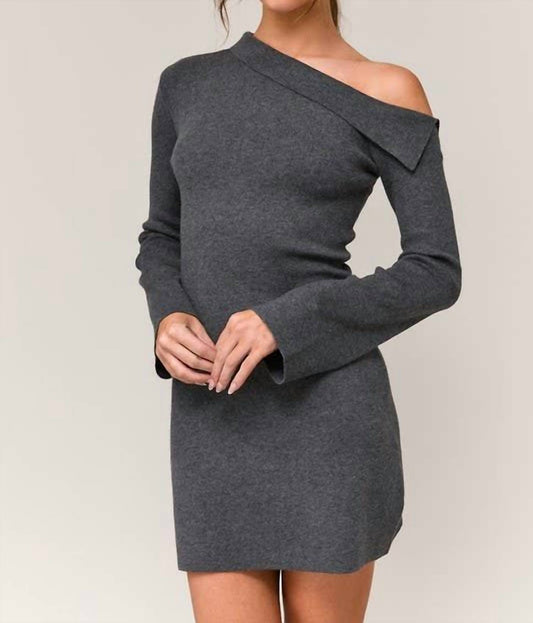 Le Lis - Asymmetrical Shoulder Sweater Dress