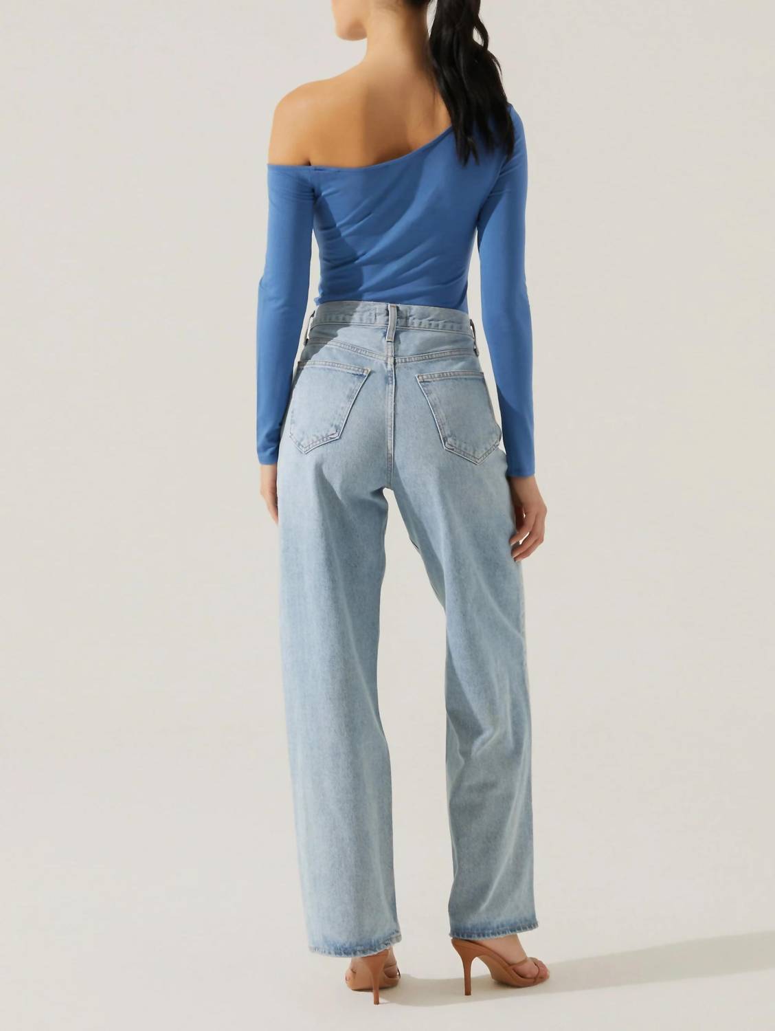 Astr - Kora Twist Front Long Sleeve Top