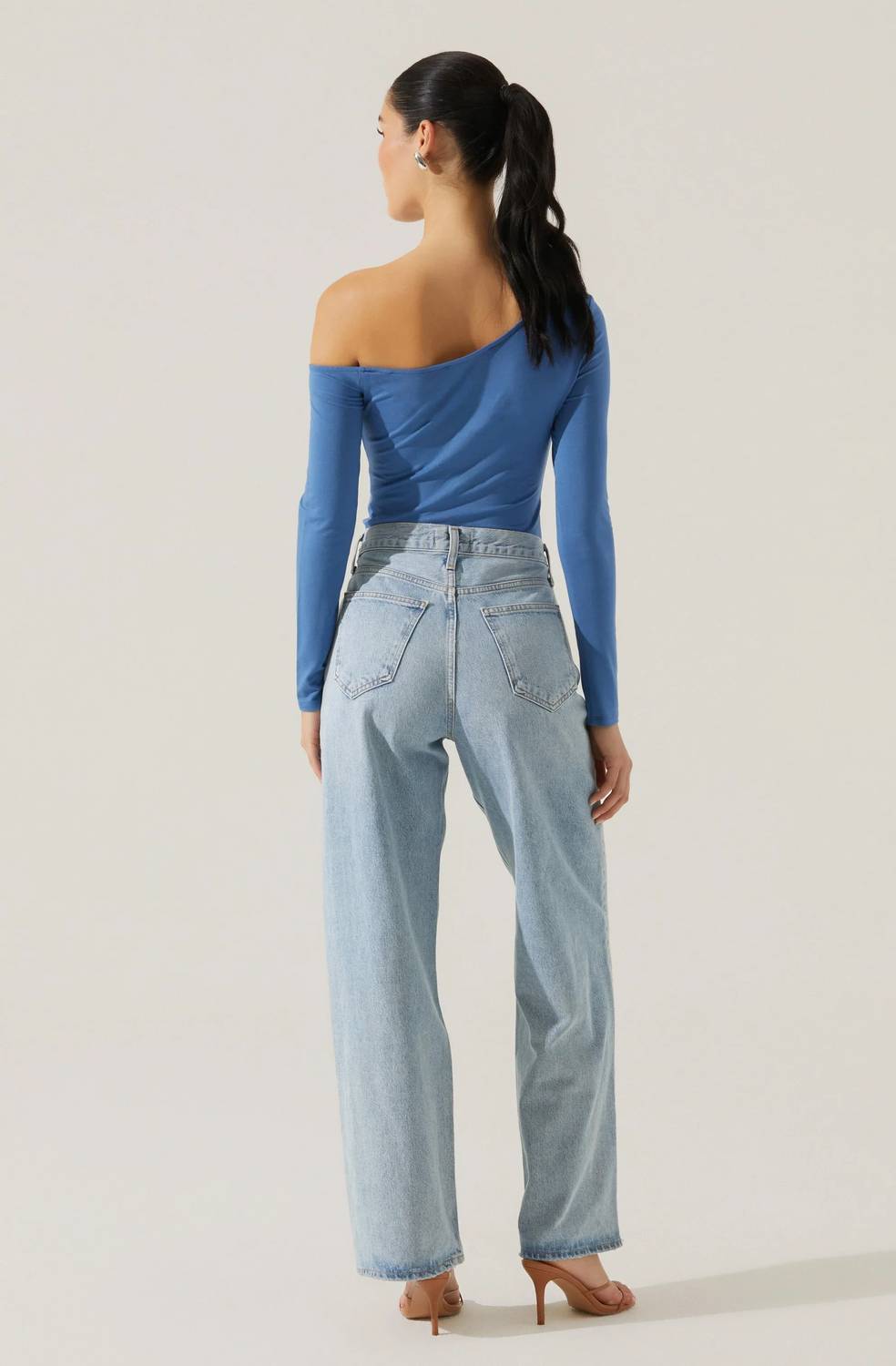 Astr - Kora Twist Front Long Sleeve Top