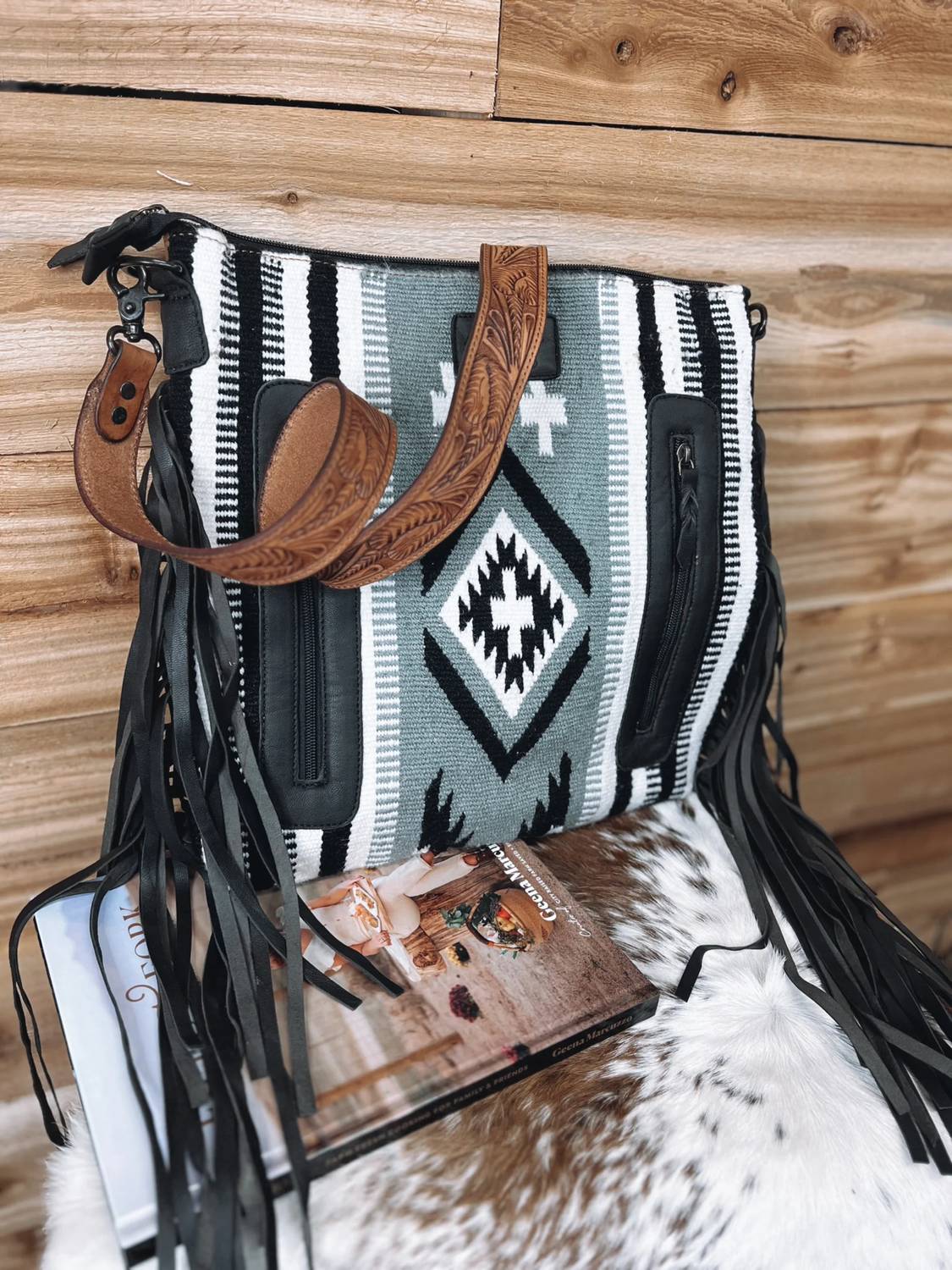 American Darling - Women's Dayville Leather Crossbody Bag