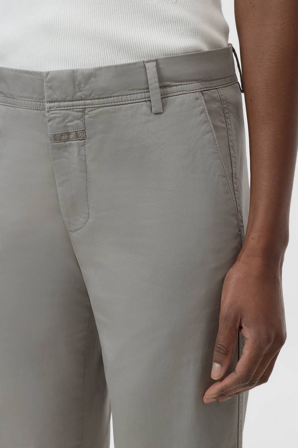 CLOSED Serandon Pants in rock grey - women's jeans - detail view