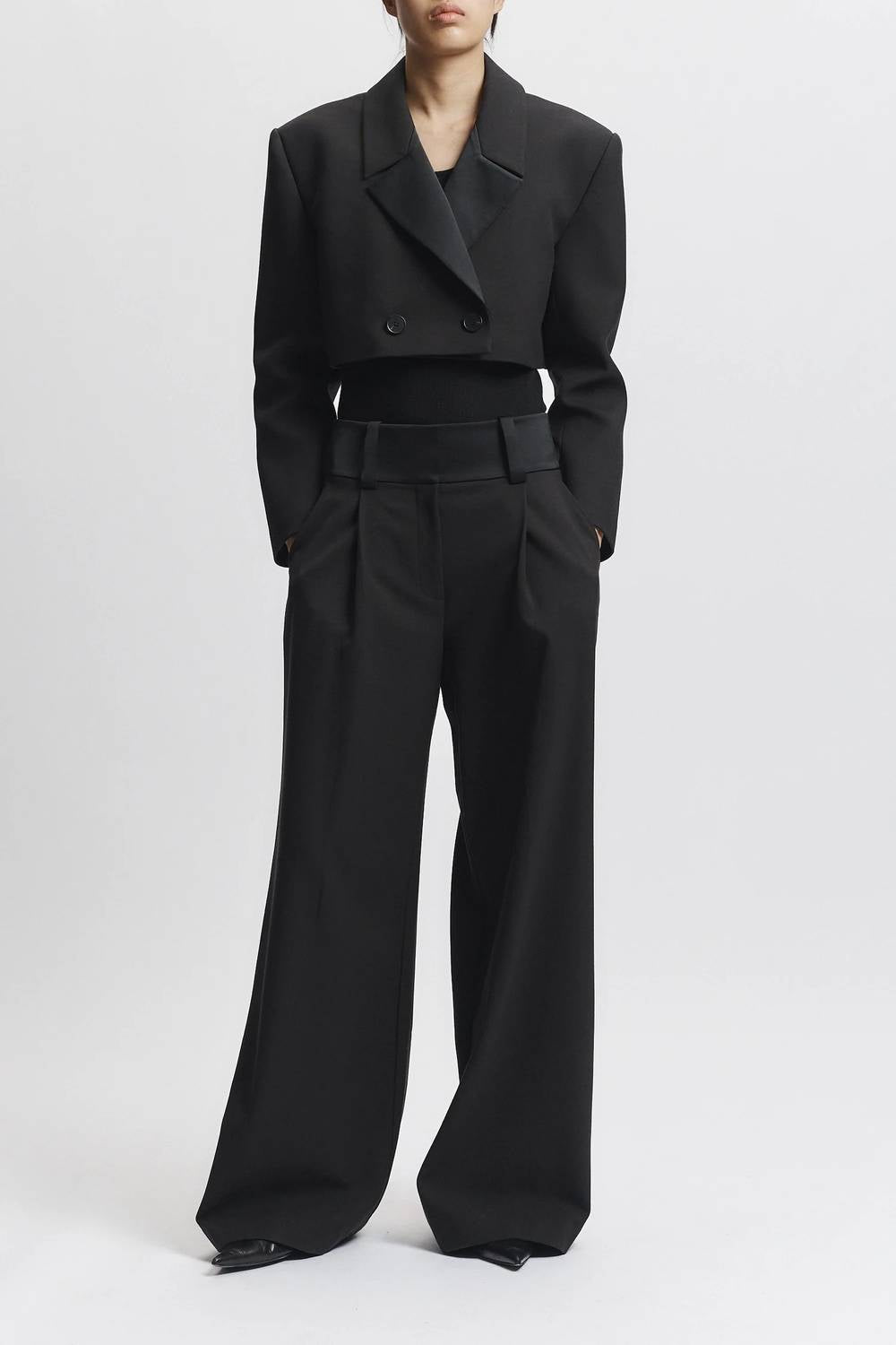 Saint Art - Yasmin Cropped Blazer