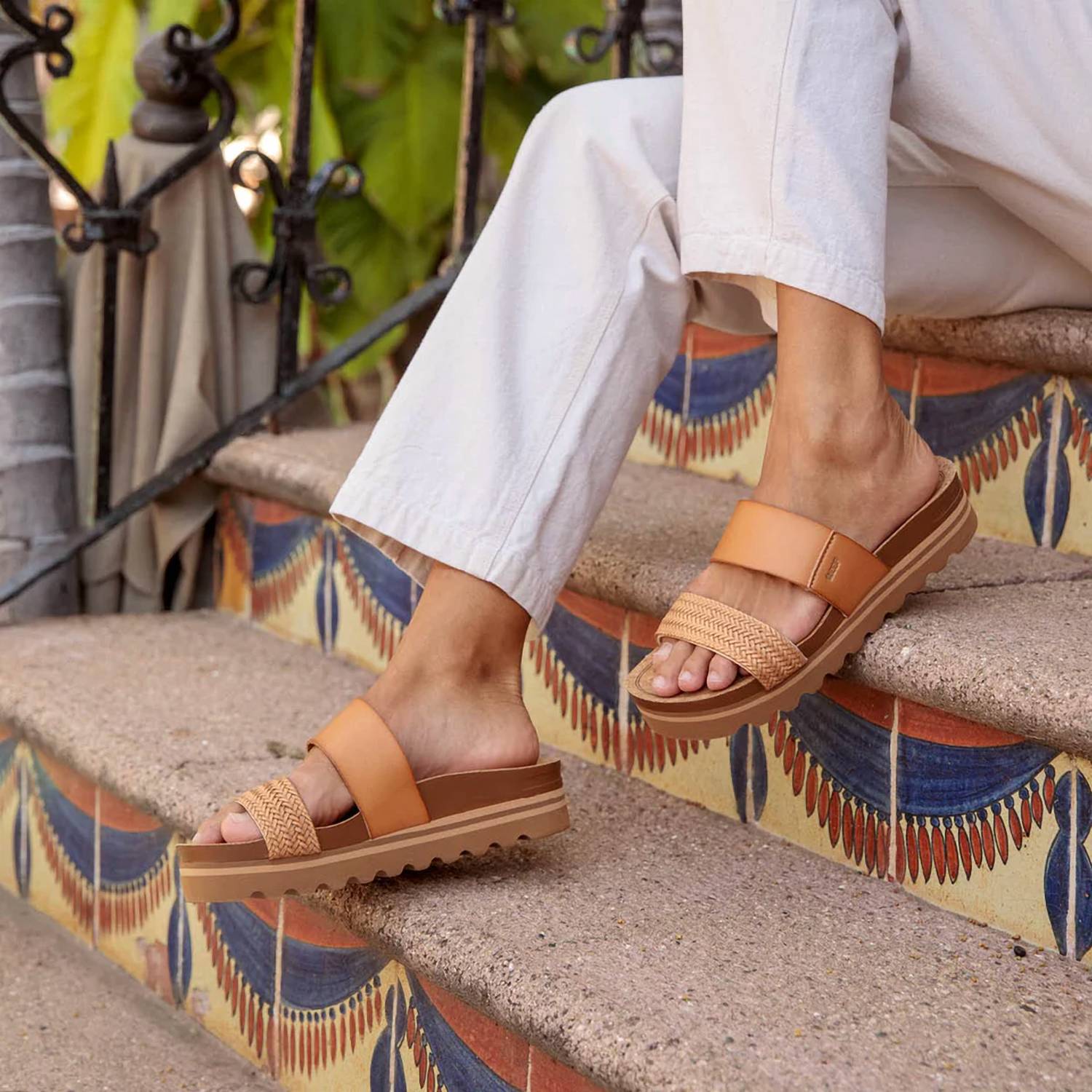 Reef - Women's Cushion Vista Hi Sandals