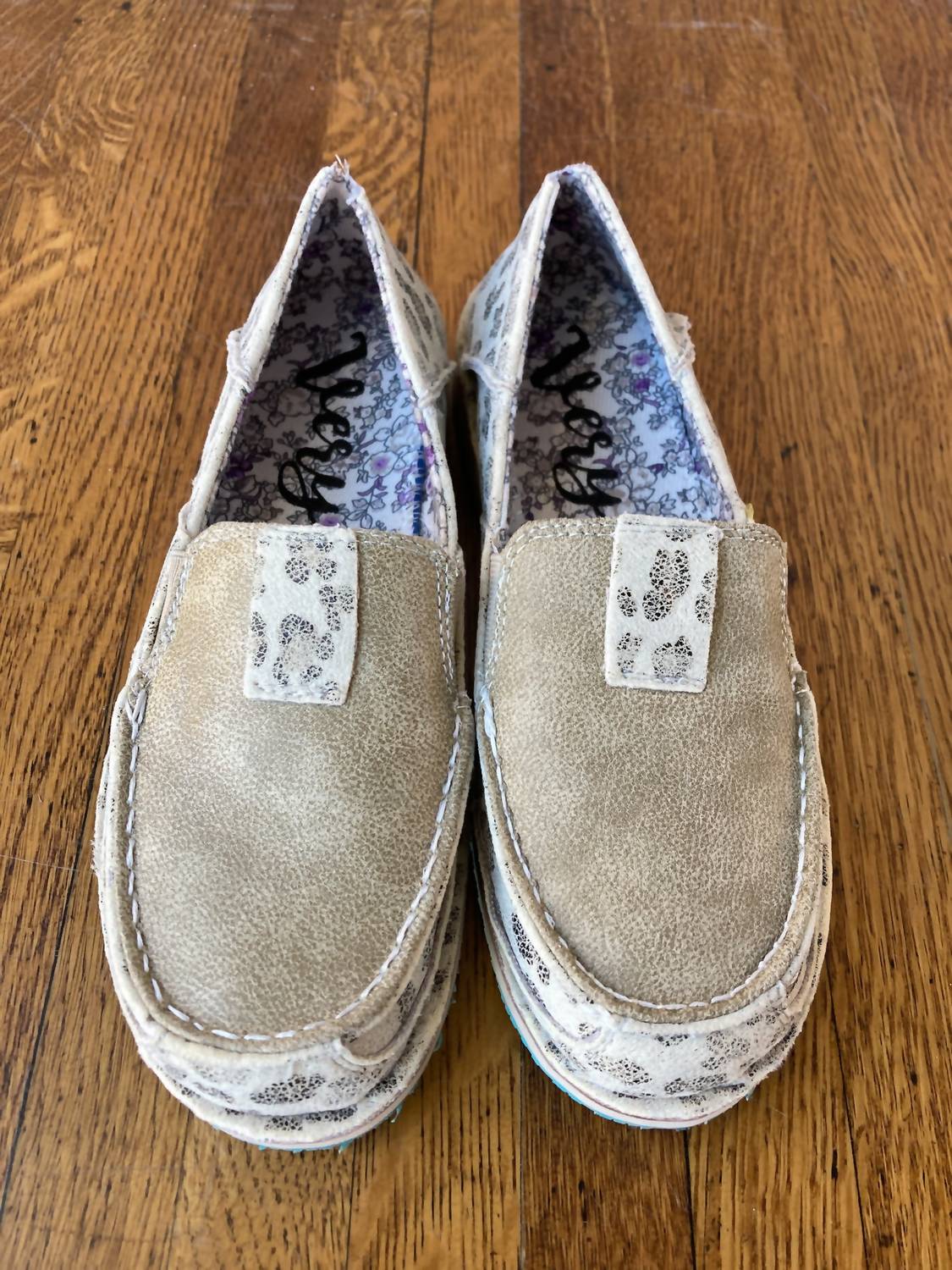 Very G Women's Millie Shoe in cream - women's flats - detail view