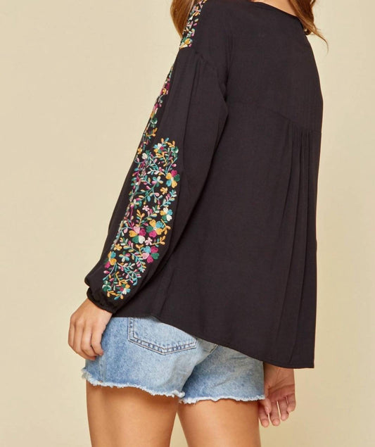 Andree By Unit - Floral Embroidered Top