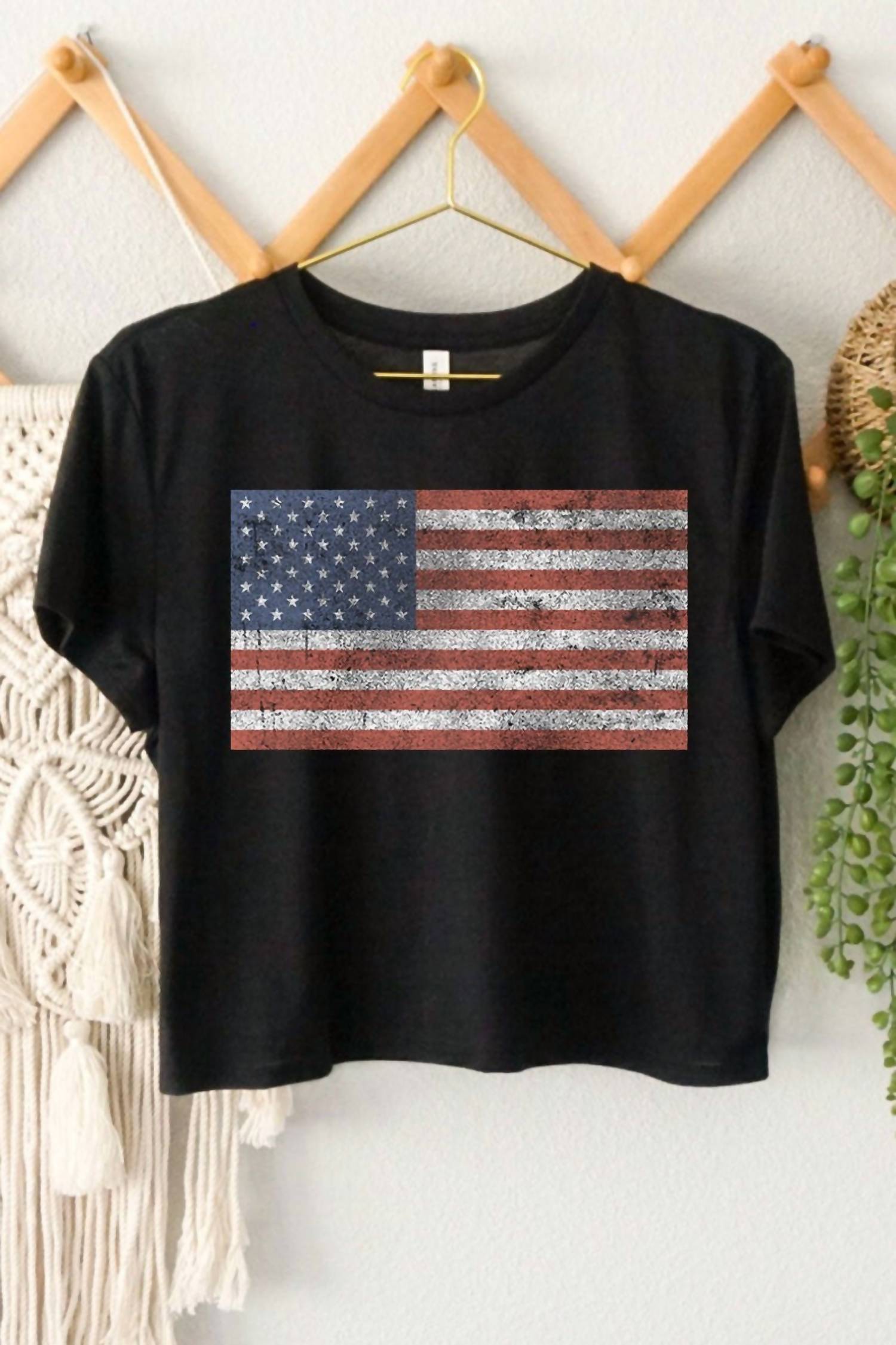 Hrt & Luv - Women's Vintage American Flags Graphic Top