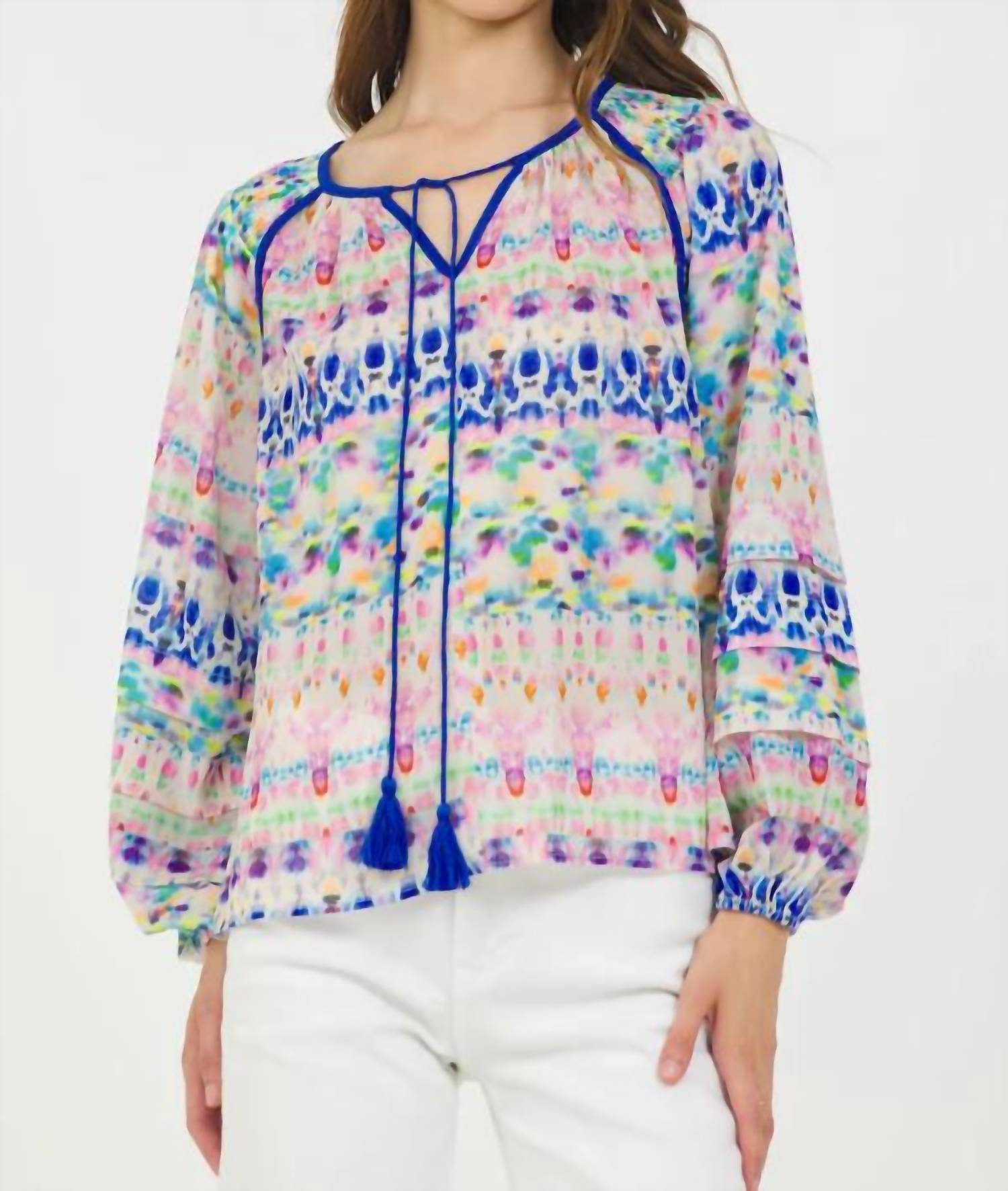 Stellah - SPLIT V PEASANT BLOUSE W/ SMOCKED SHOULDER