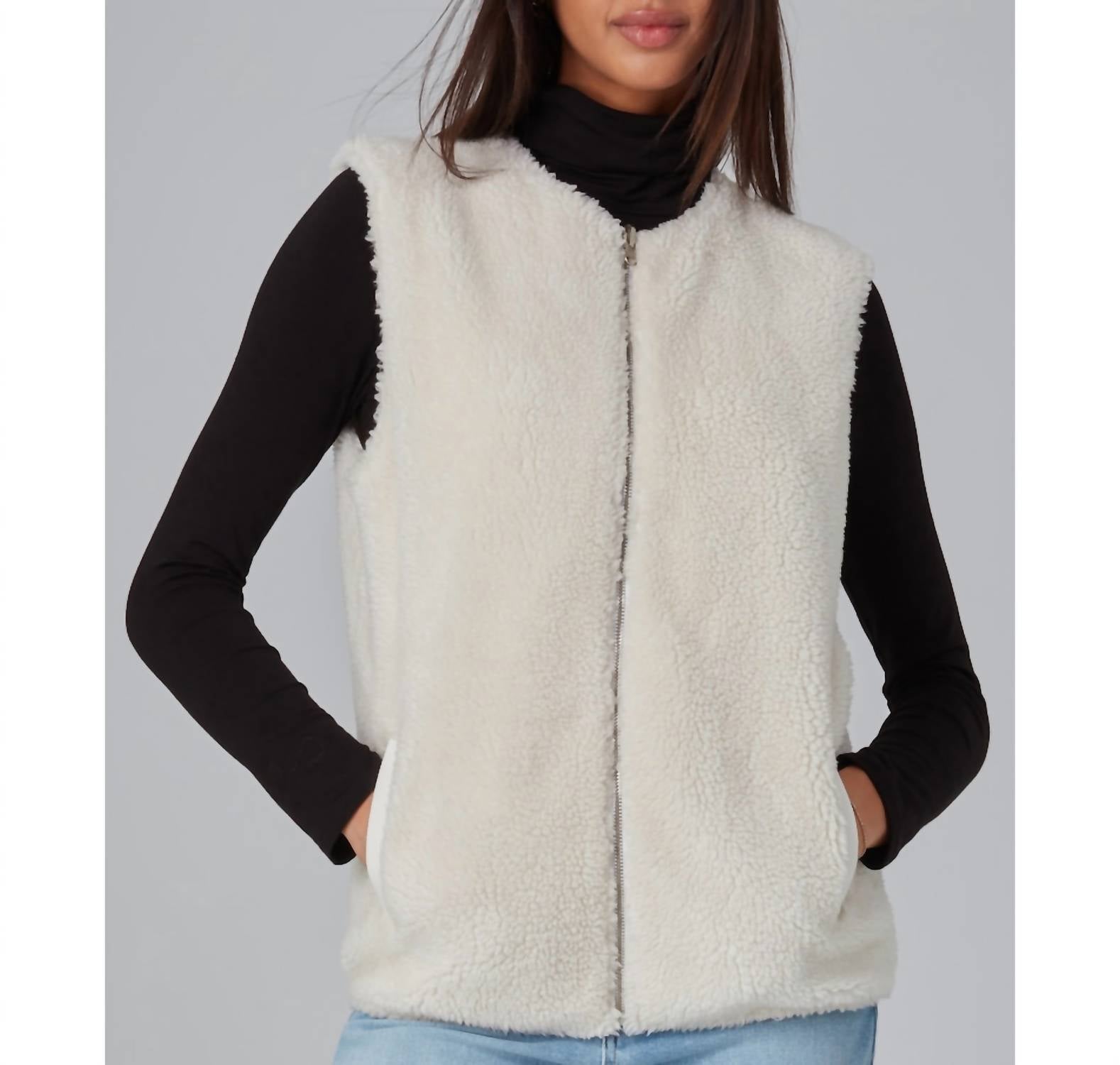 LOLA JEANS Women’s Ava Sherpa Reversible Vest in white - women's jacket - view 4
