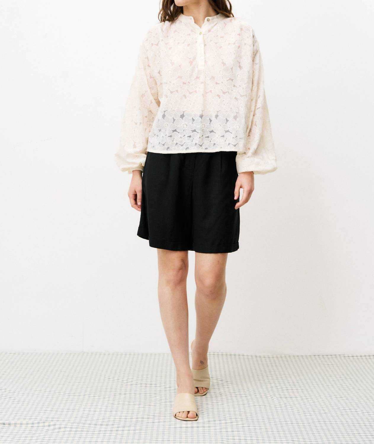 FRNCH Martine Bermuda Short in noir - women's shorts