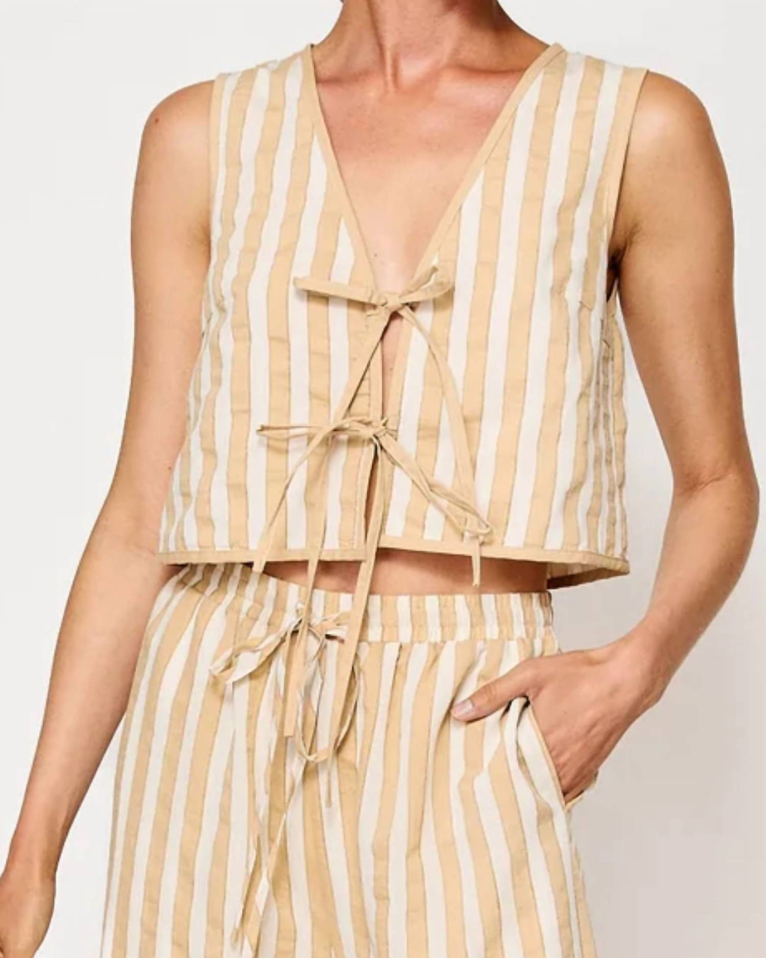 Line And Dot - Kamari Top