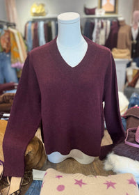 Kujten Women's Jemina V-neck Cashmere Sweater in bordeaux - women's sweater - detail view