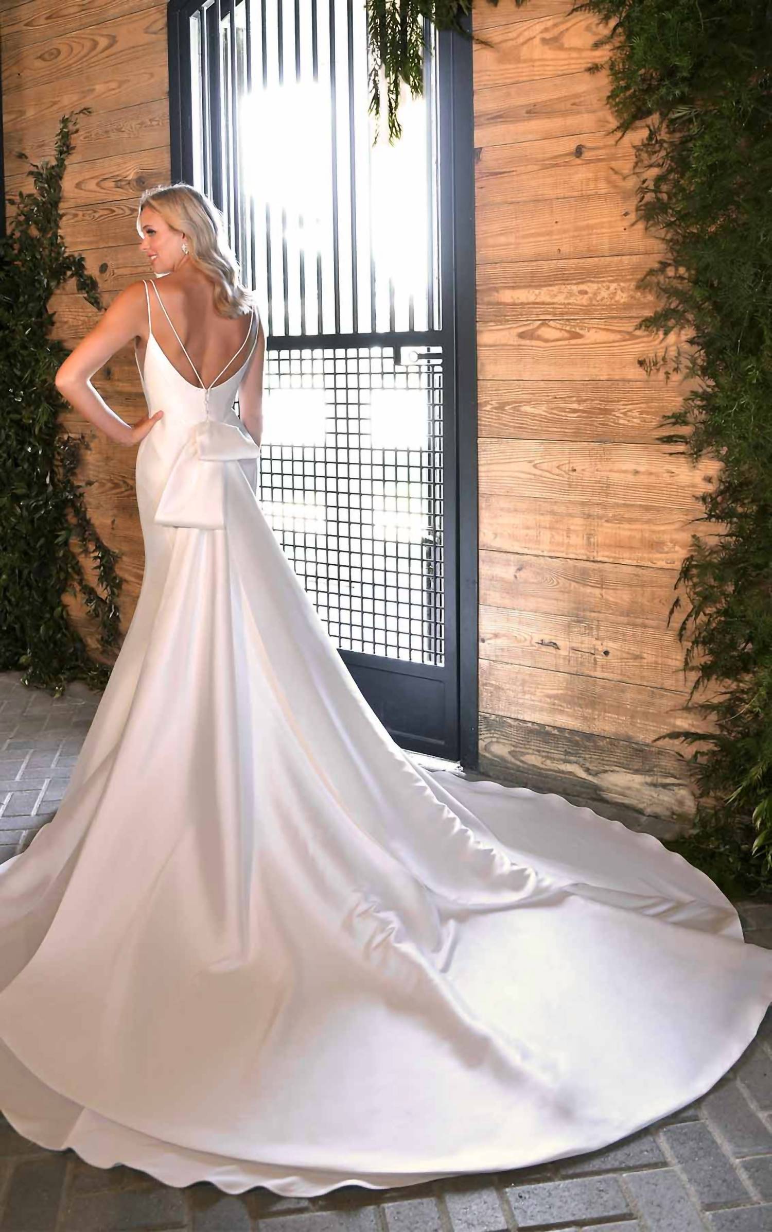 Essence Of Australia - Classic Trumpet Wedding Dress