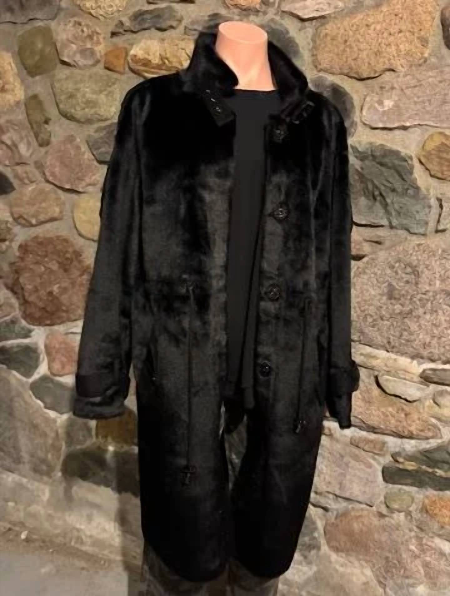 Love Token - Women's Tracy Faux Fur Coat With Suede Lining