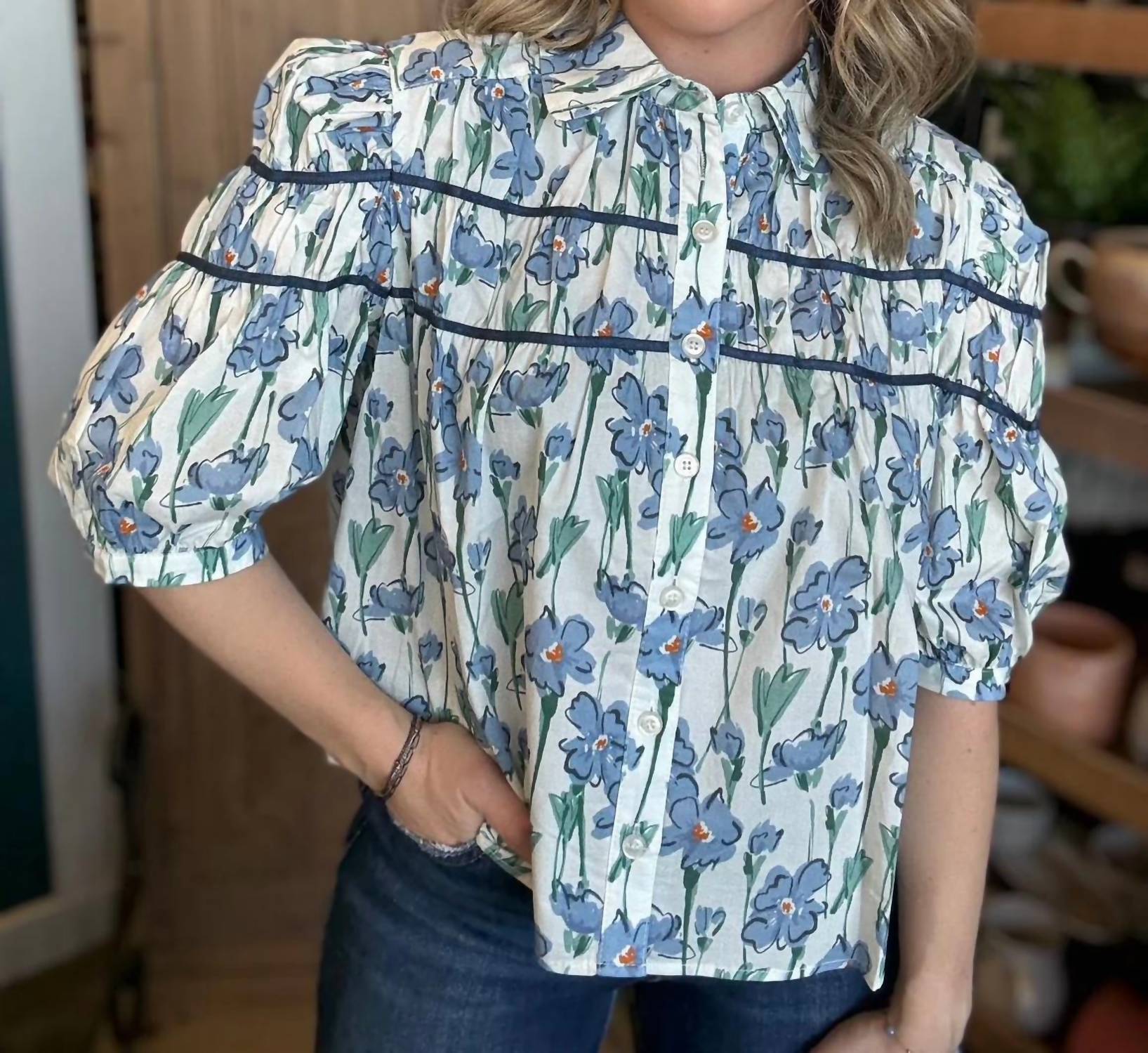 Ee:Some - Bell Top With Puff Sleeve