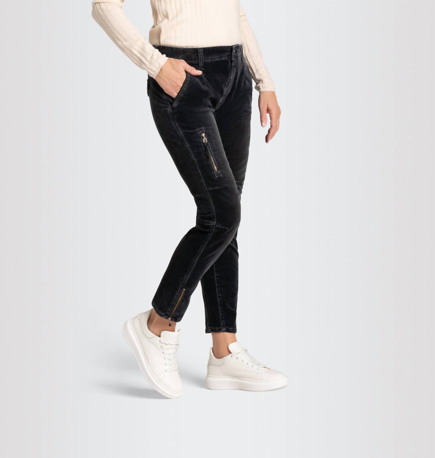 MAC Jeans RICH CARGO VELVET PANT in black - women's pants