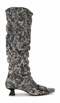 Dirt - Women's Cracked Gathered Boots