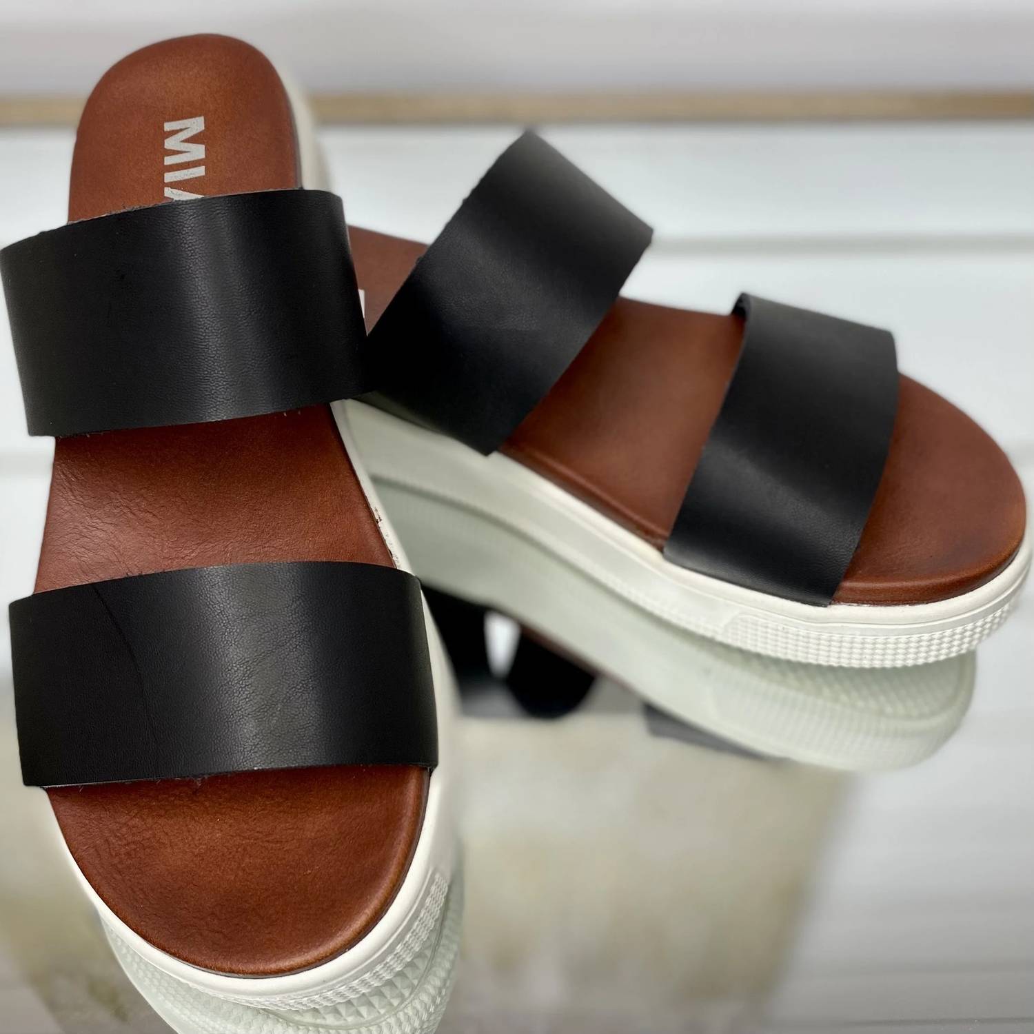 Mia Shoes - Women's Sandy Toes Faux Leather Sandals