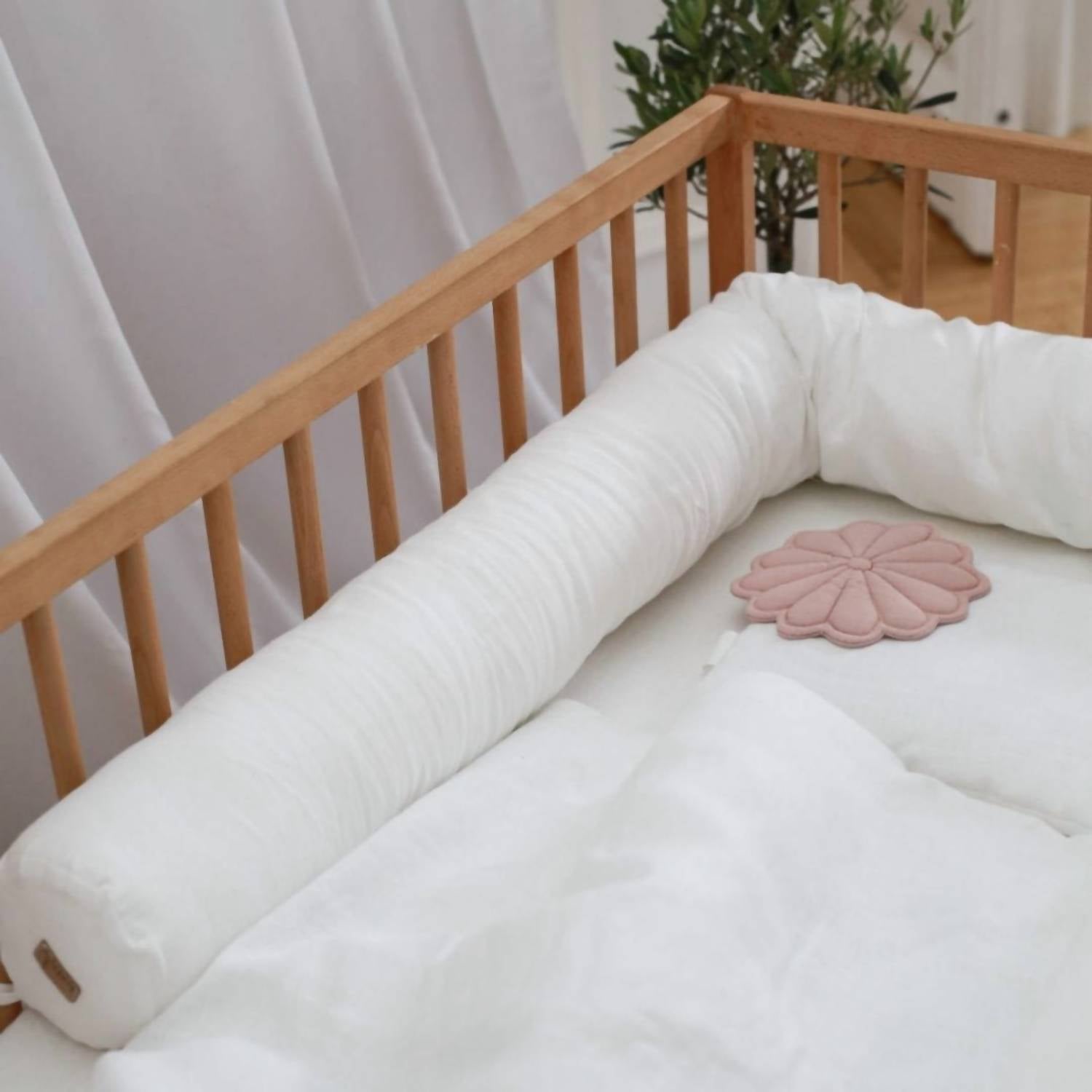 Babyly - Linen Baby Bed Roller Protector