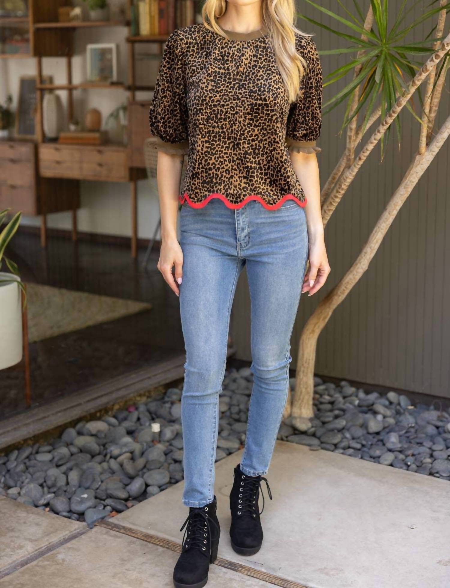 Voy - Wavy Hem Velvet Top