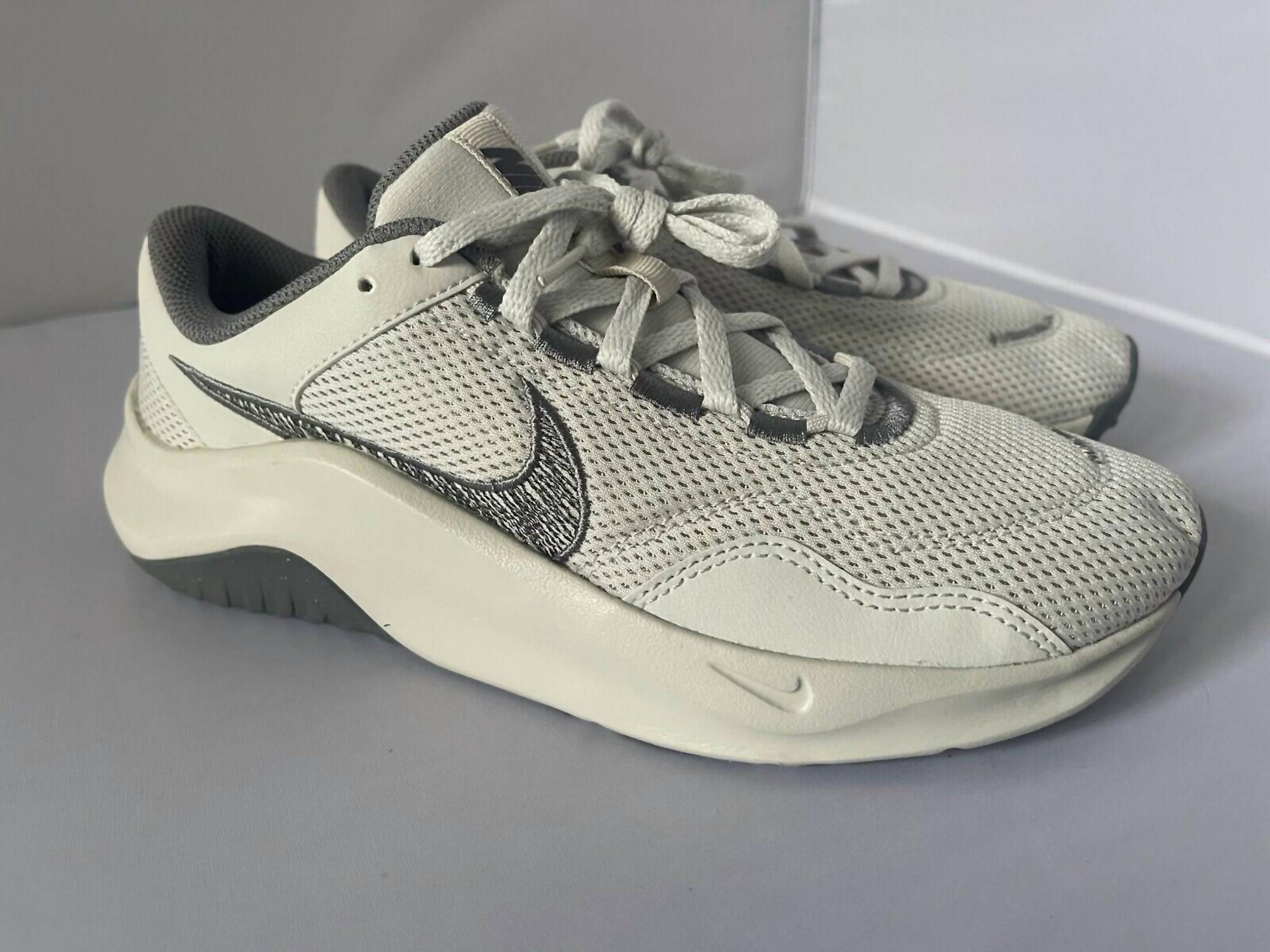 Nike - Men's Legend Essential 3 Trainers Shoe