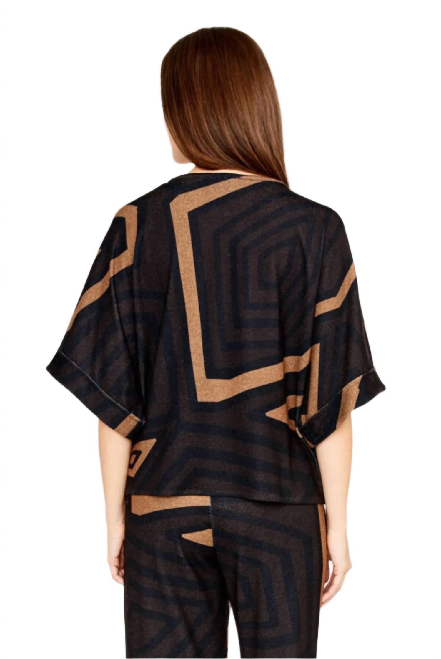Frank Lyman - Flowy Elbow Crewneck Top