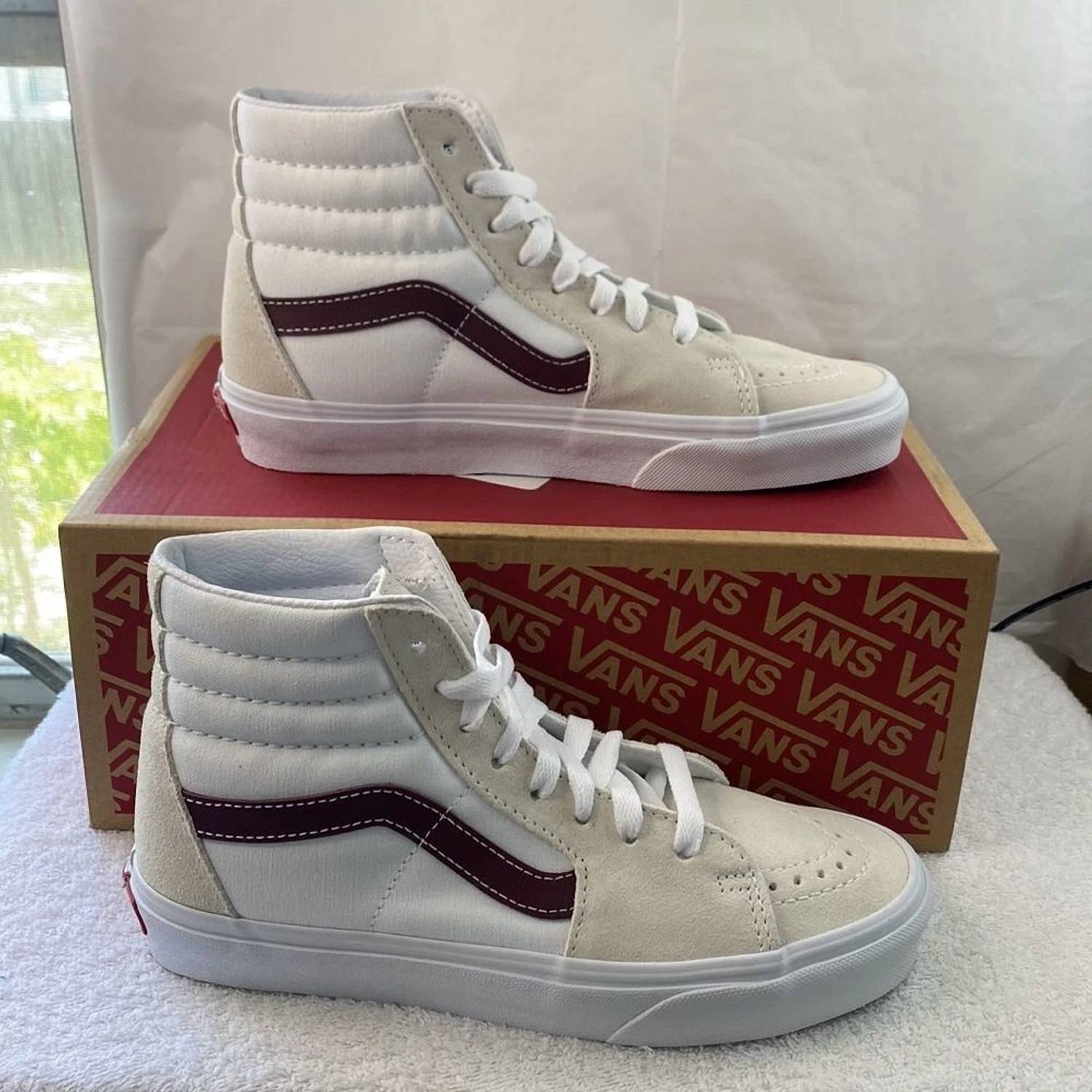 Vans - Women's Sk8-hi Classic Sport Sneaker