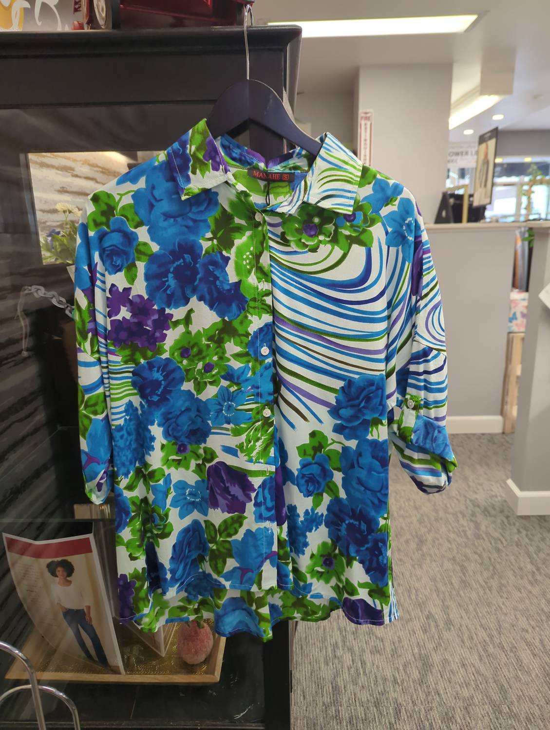 Dress Addict - Women's Floral & Swirl Button Down Blouse