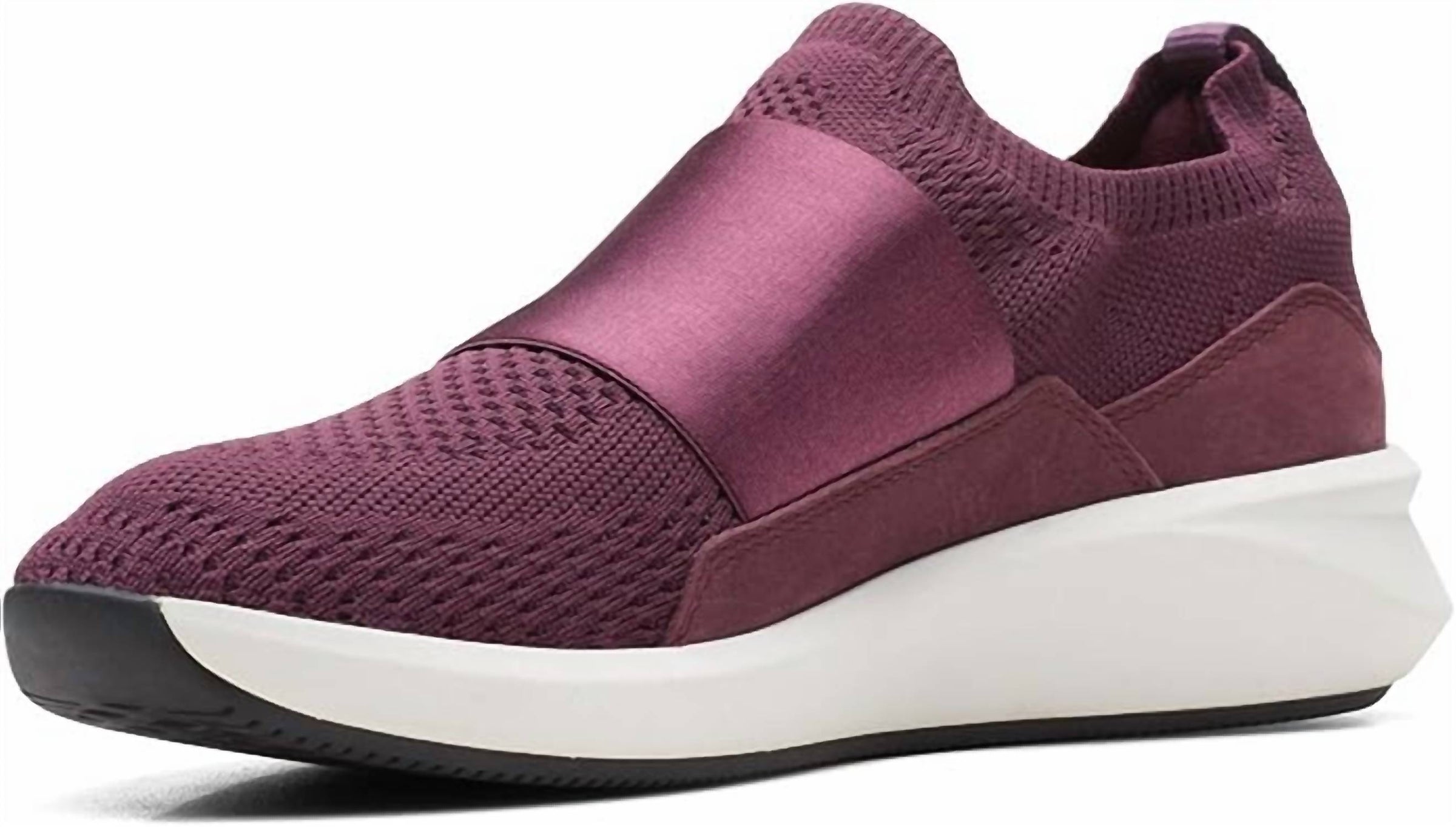 Clarks - Women's Un Rio Knit Slip On Sneakers