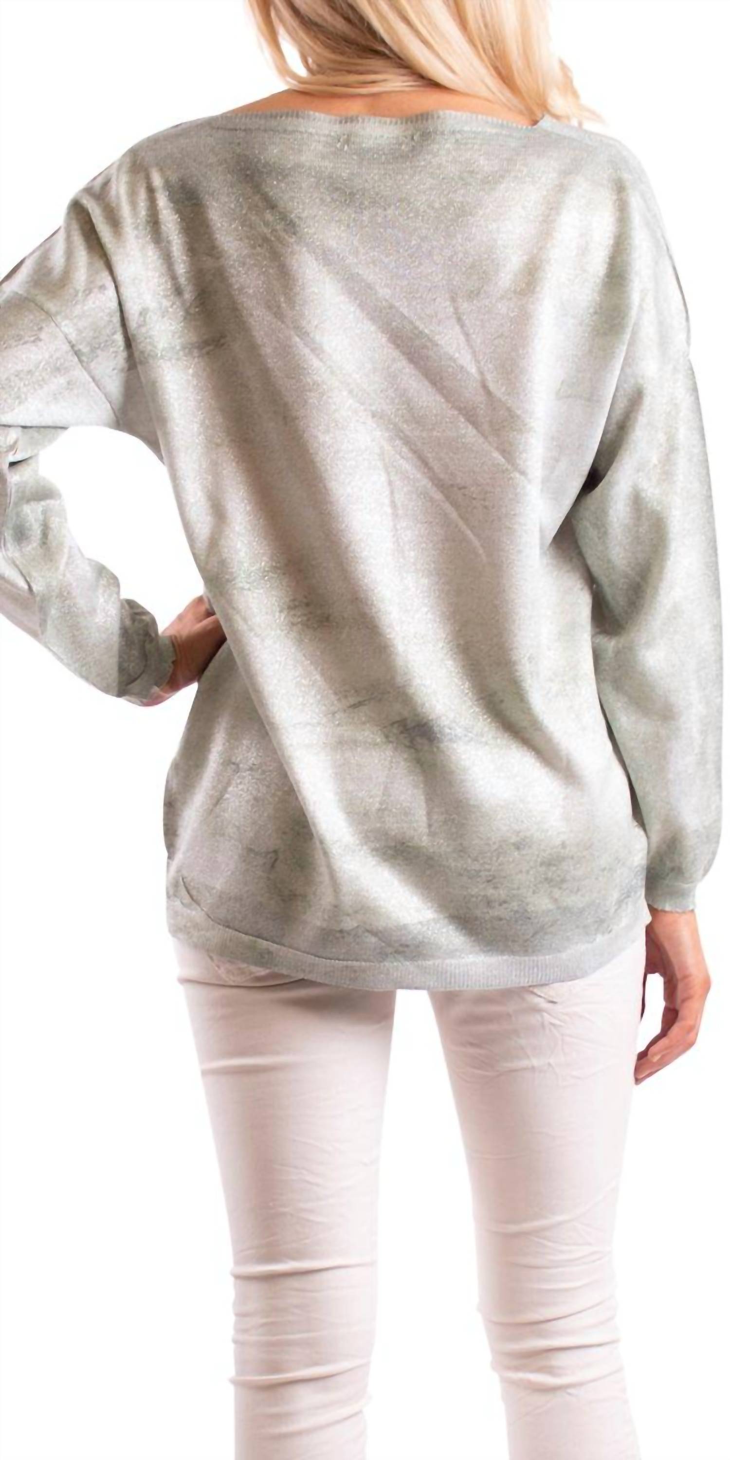 Gigi Moda - Bold Queen Long Sleeve Sweater