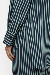 Closed - oversize shirt